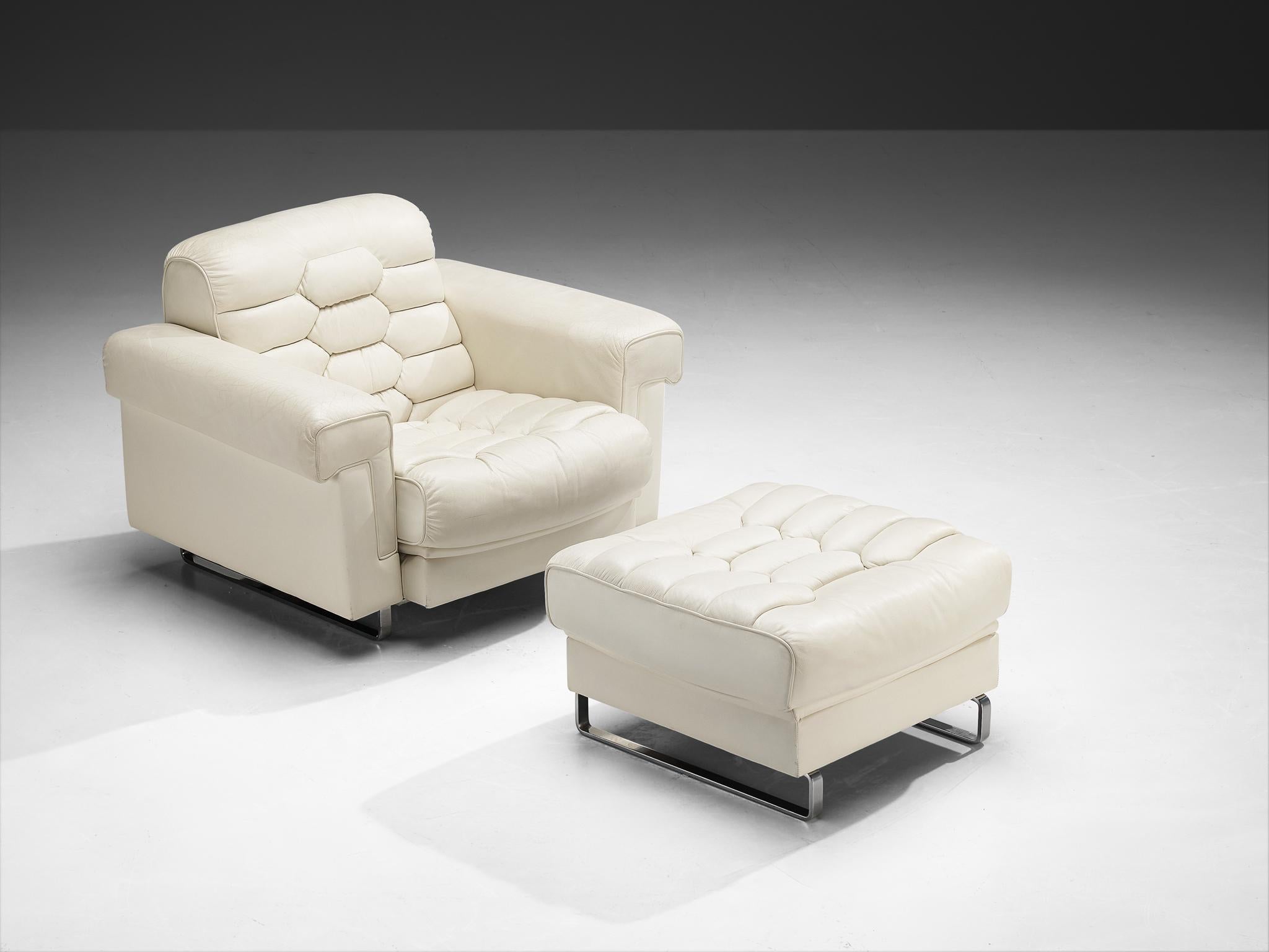 Robert Haussmann for De Sede, 'DS-P' lounge chair with hocker, leather, chrome-plated steel, Switzerland, 1960s

The DS-P lounge chair with ottoman designed by Robert Haussmann for De Sede, is a striking example of functional elegance. Their