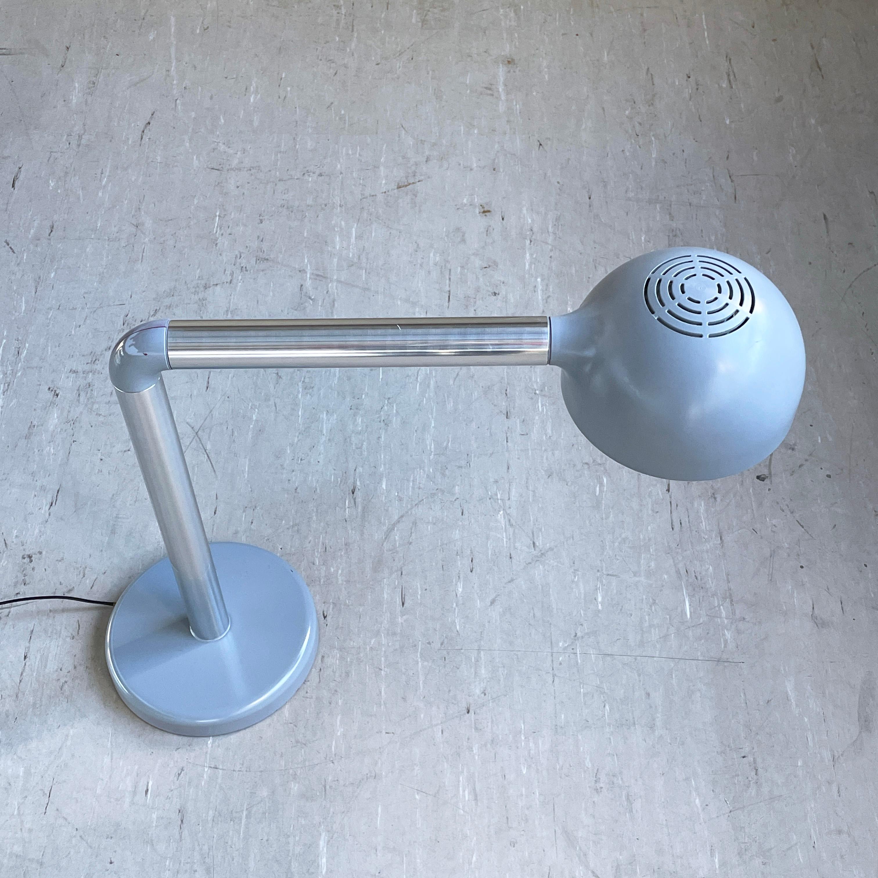 Metà XX secolo Lampada da tavolo minimalista Robert Haussmann & Haussmann - Swiss Lamps International in vendita