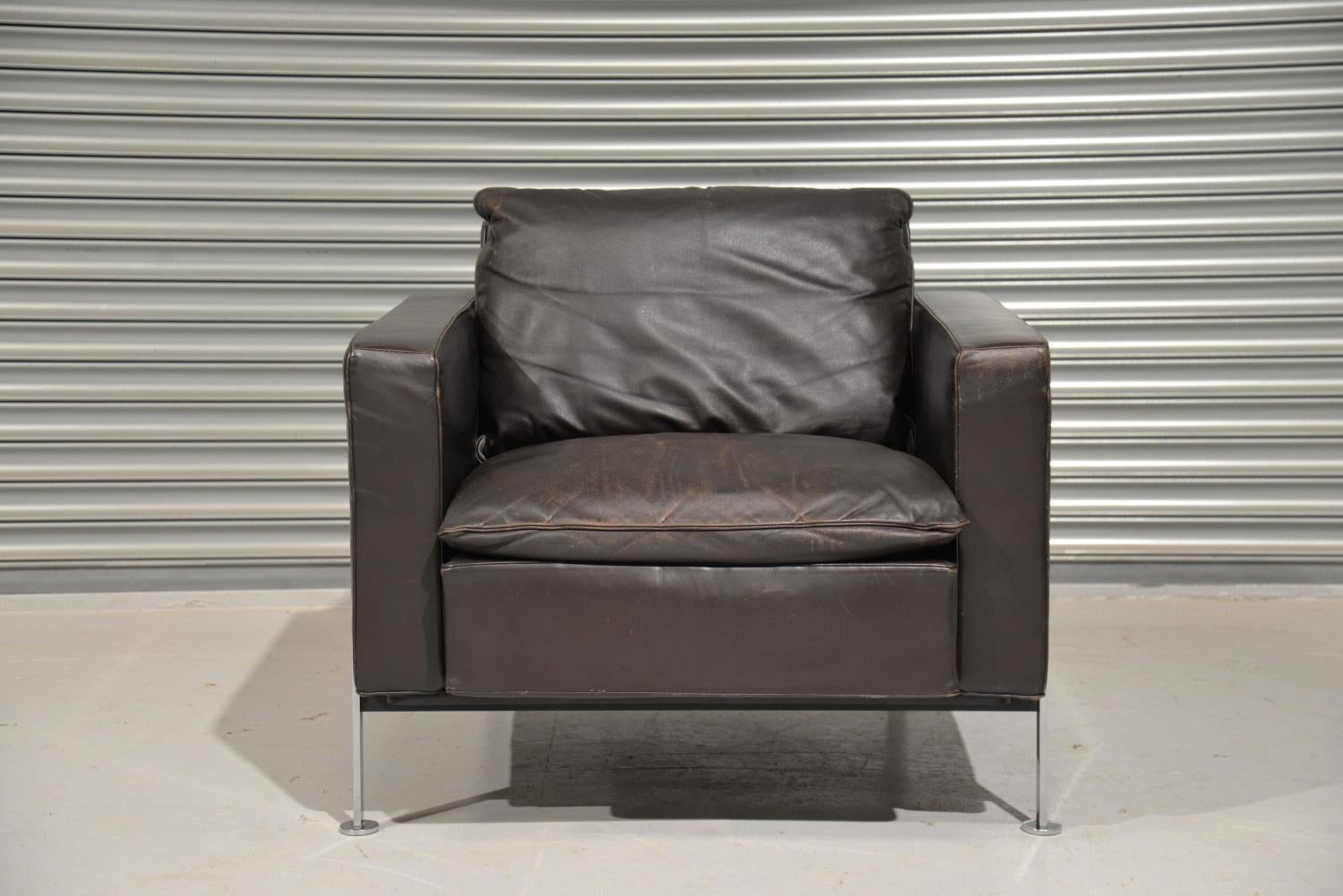 Discounted airfreight for our US and International customers (from 2 weeks door to door).

We are delighted to bring to you a Robert Haussmann RH 302 armchair manufactured by Hans Kaufeld.
This model is most desirable the first early production for