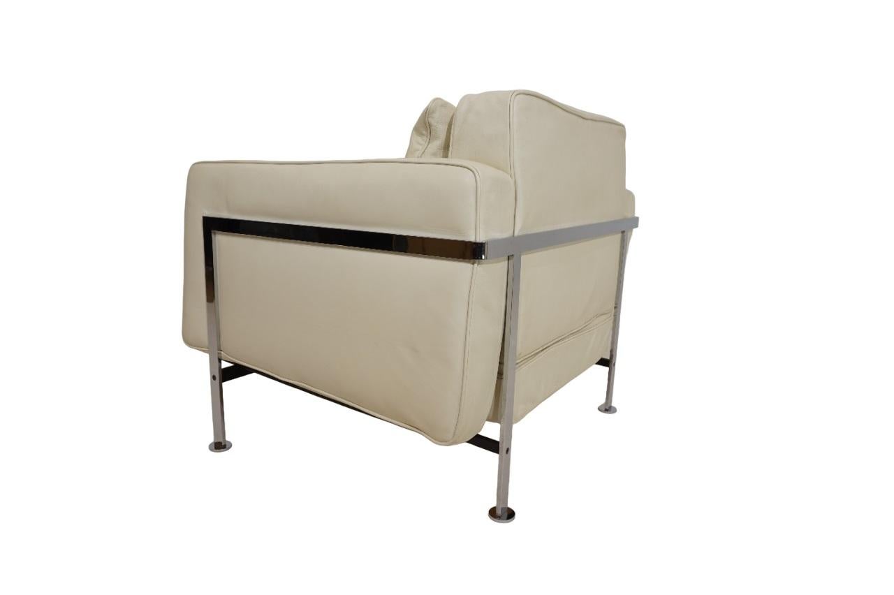 Mid-Century Modern Robert Haussmann RH 302 leather armchair for De Sede/Hans Kaufeld For Sale