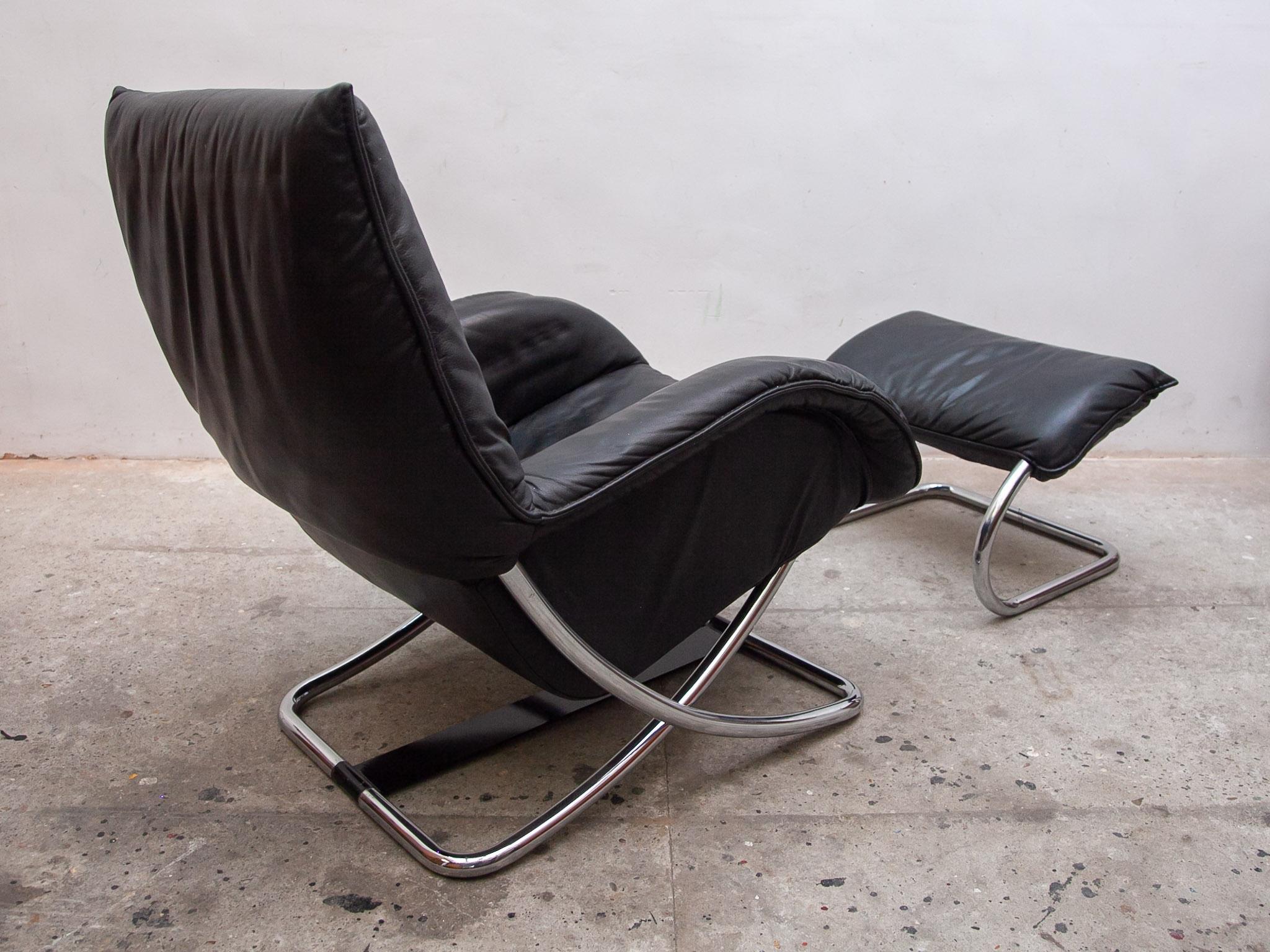 Robert Haussmann Style Chrome Rocking Lounge Chair with Footstool, 1980s In Good Condition For Sale In Antwerp, BE