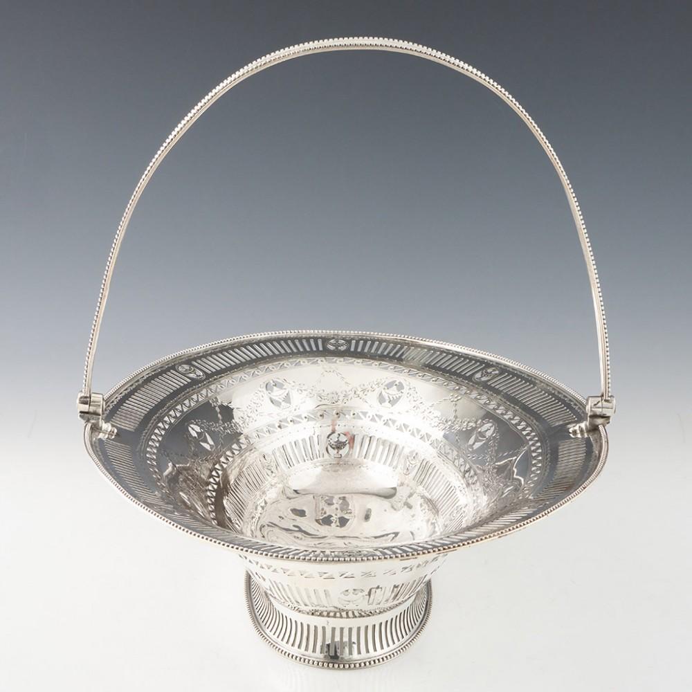 Heading : George III silver swing handle basket
Date : Hallmarked in London in 1782 for Robert Hennel I
Period : George III
Origin : London, England
Decoration :   Beaded rim with toooled embelished wave like decoration above vertical piercings