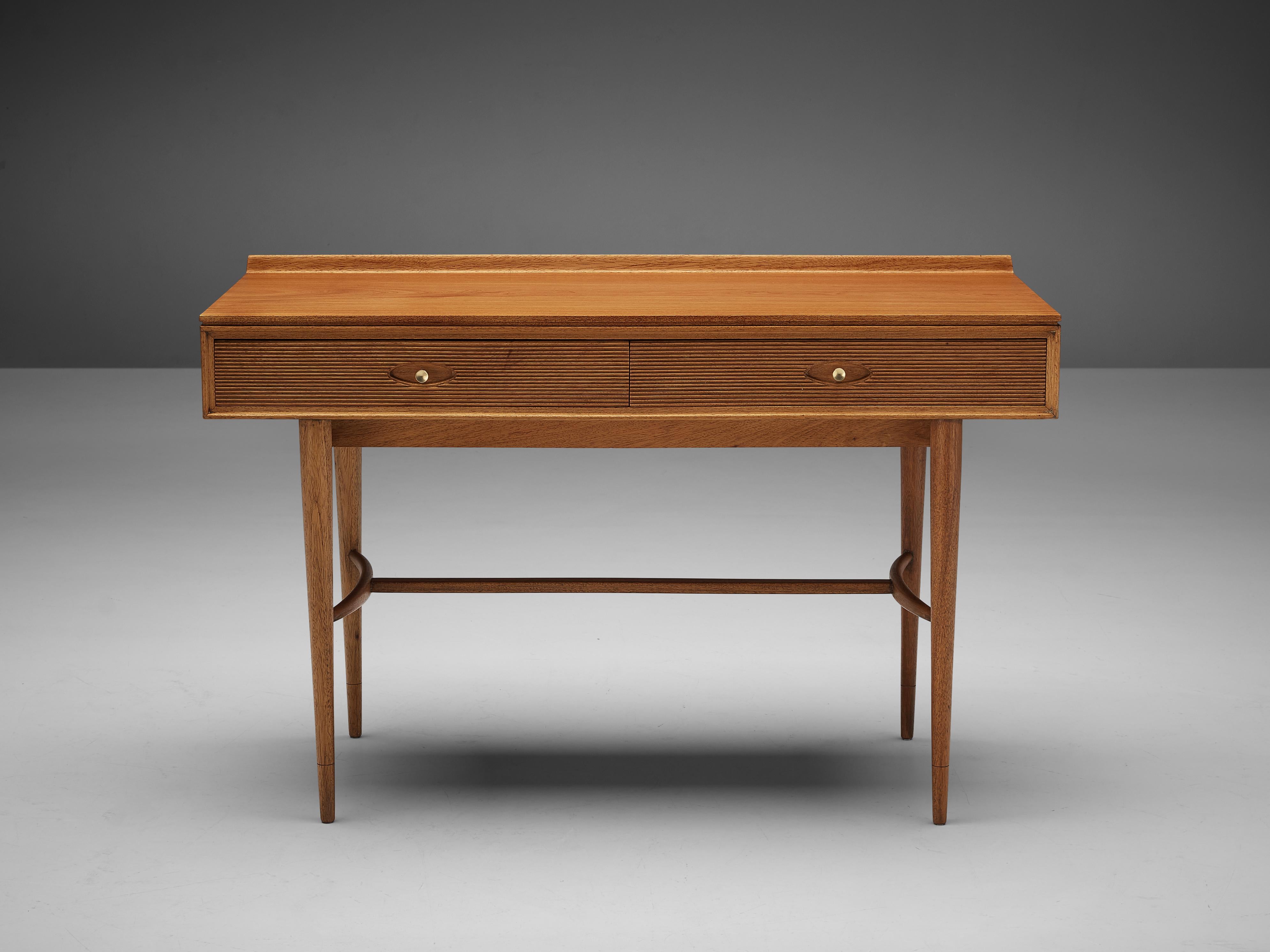 Robert Heritage, desk with two drawers, Ceylon satinwood, brass, United Kingdom, 1960s

Elegant writing table by British designer Robert Heritage. The desk features two drawers with horizontally carved lines that the surround an oval field with the