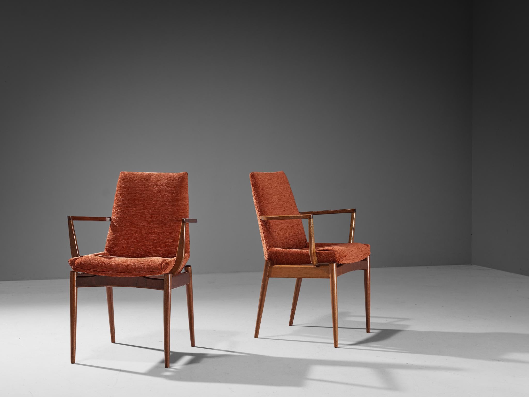 Robert Heritage for Archie Shine, armchairs, mahogany, red corduroy, United Kingdom, 1960s.

This design is sensuous, sculptural and elegant. The design features a high, sculpted back. The curved, tapered legs give the unit a sturdy and
