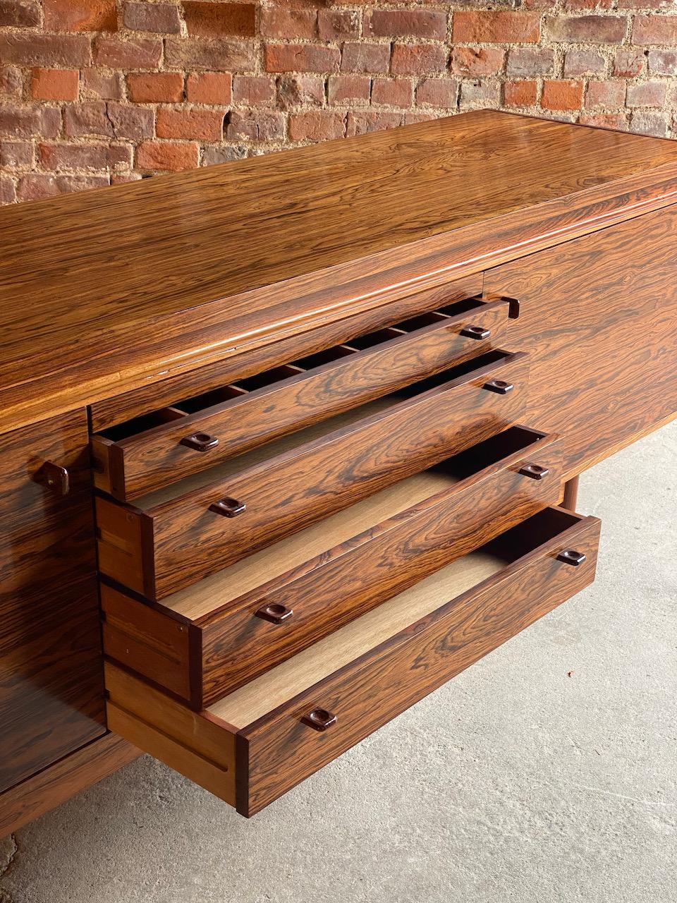 Robert Heritage Granville Rosewood Sideboard by Archie Shine Circa 1969 In Good Condition In Longdon, Tewkesbury