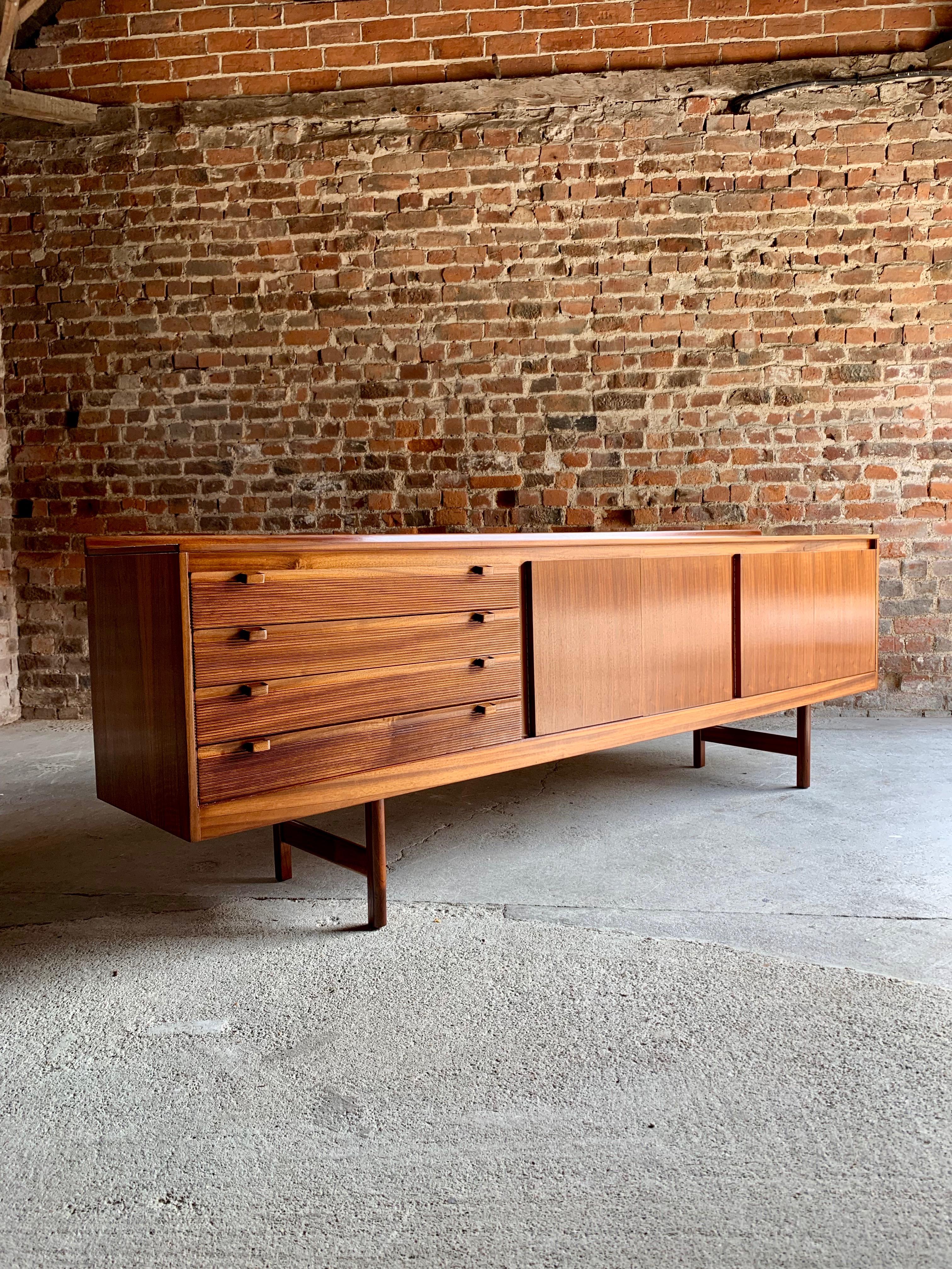English Robert Heritage Knightsbridge Rosewood Sideboard Credenza by Archie Shine, 1960s
