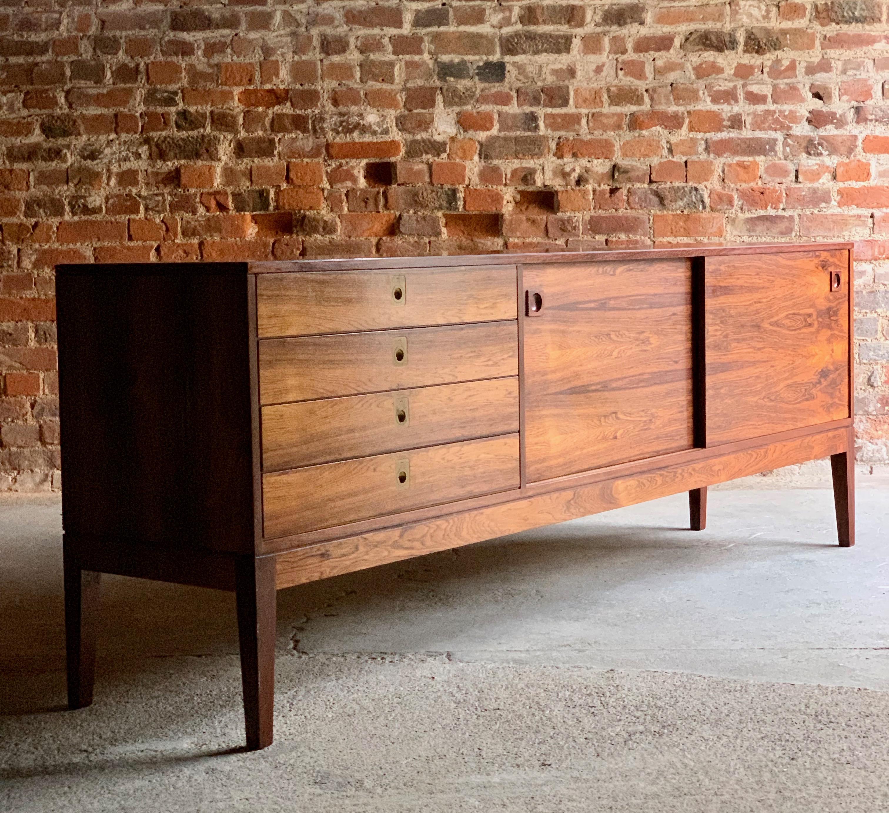 Robert Heritage rosewood sideboard credenza for Archie Shine retailed through Heals, circa 1970

Robert Heritage design for Archie Shine Rosewood sideboard credenza retailed through Heals, circa 1970, The rectangular top over four drawers to the
