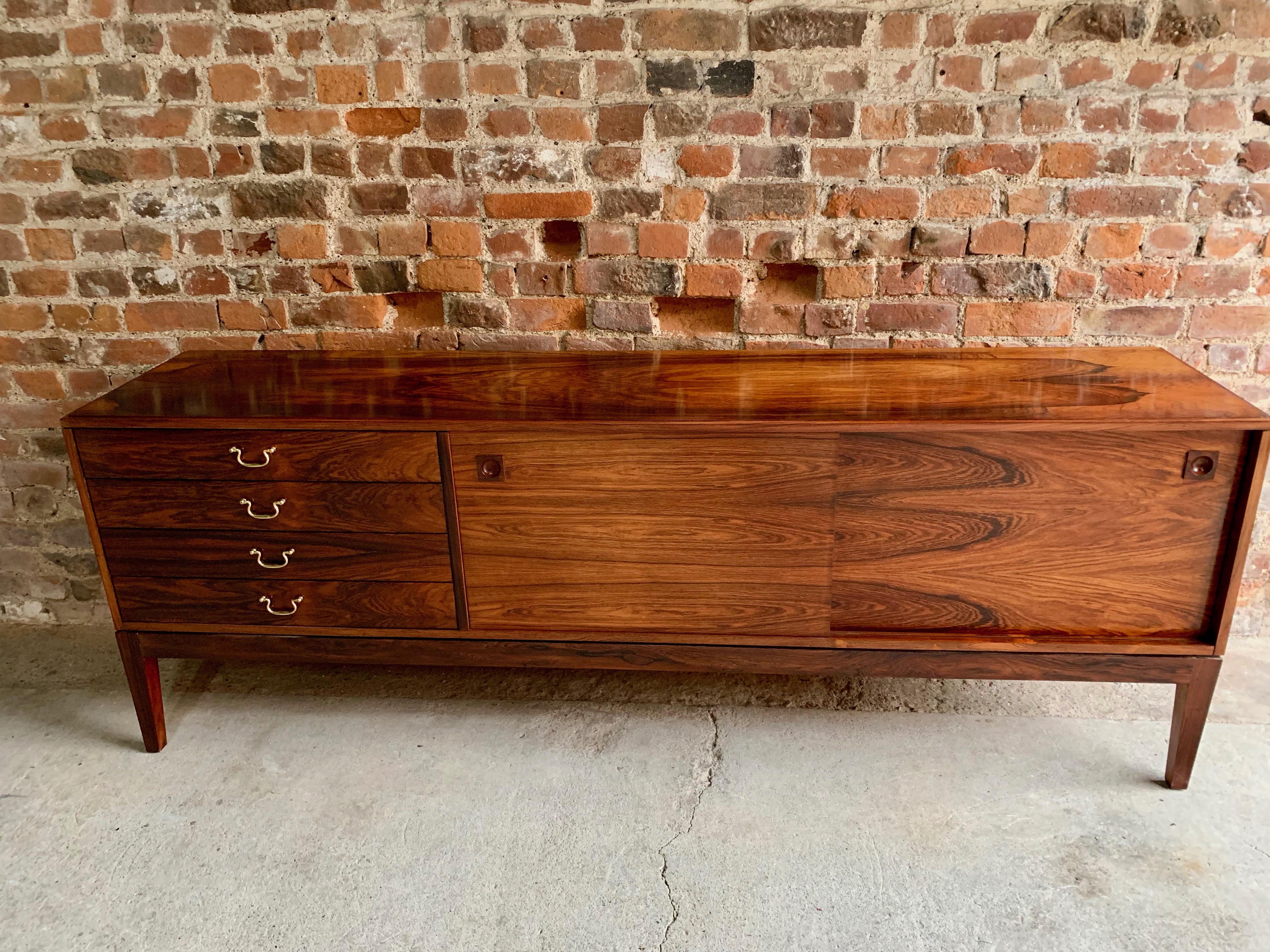 Robert Heritage Rosewood Sideboard for Archie Shine Midcentury, circa 1960s 3