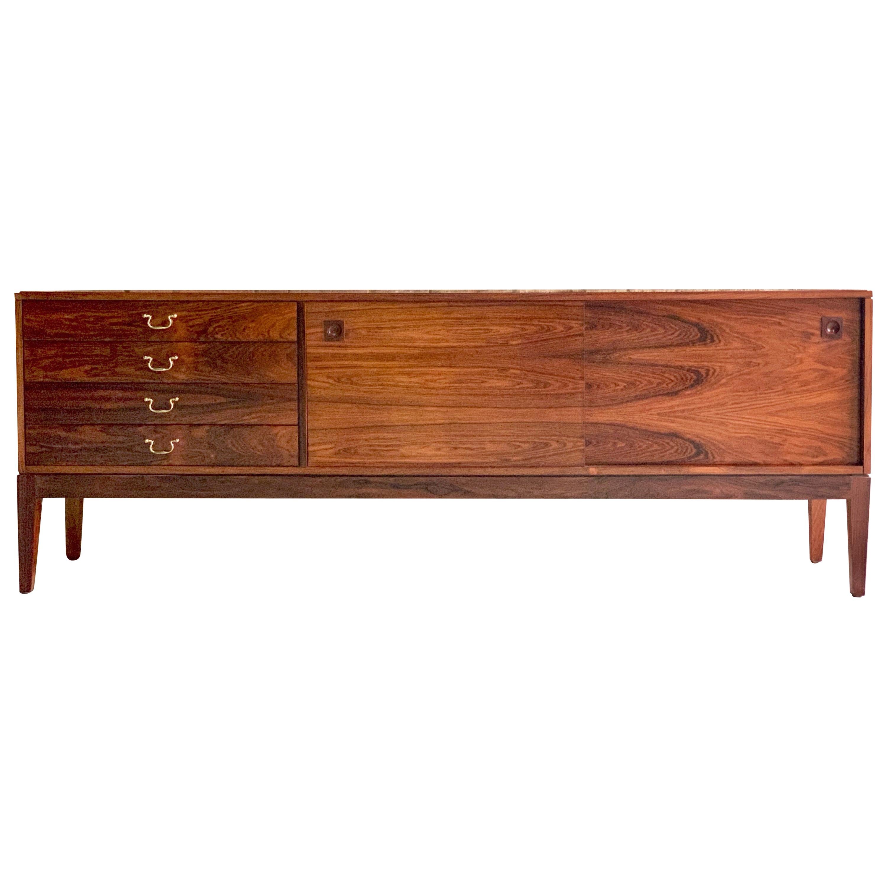 Buffet en palissandre Robert Heritage pour Archie Shine:: Milieu du siècle:: circa 1960s