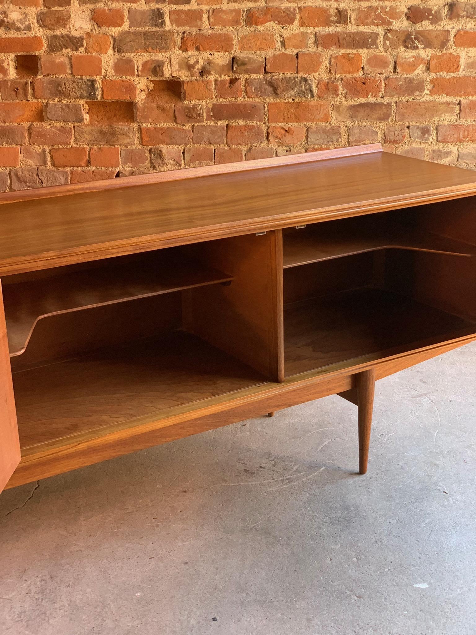 Robert Heritage Rosewood and Teak Hamilton Sideboard Credenza by Archie Shine In Good Condition In Longdon, Tewkesbury