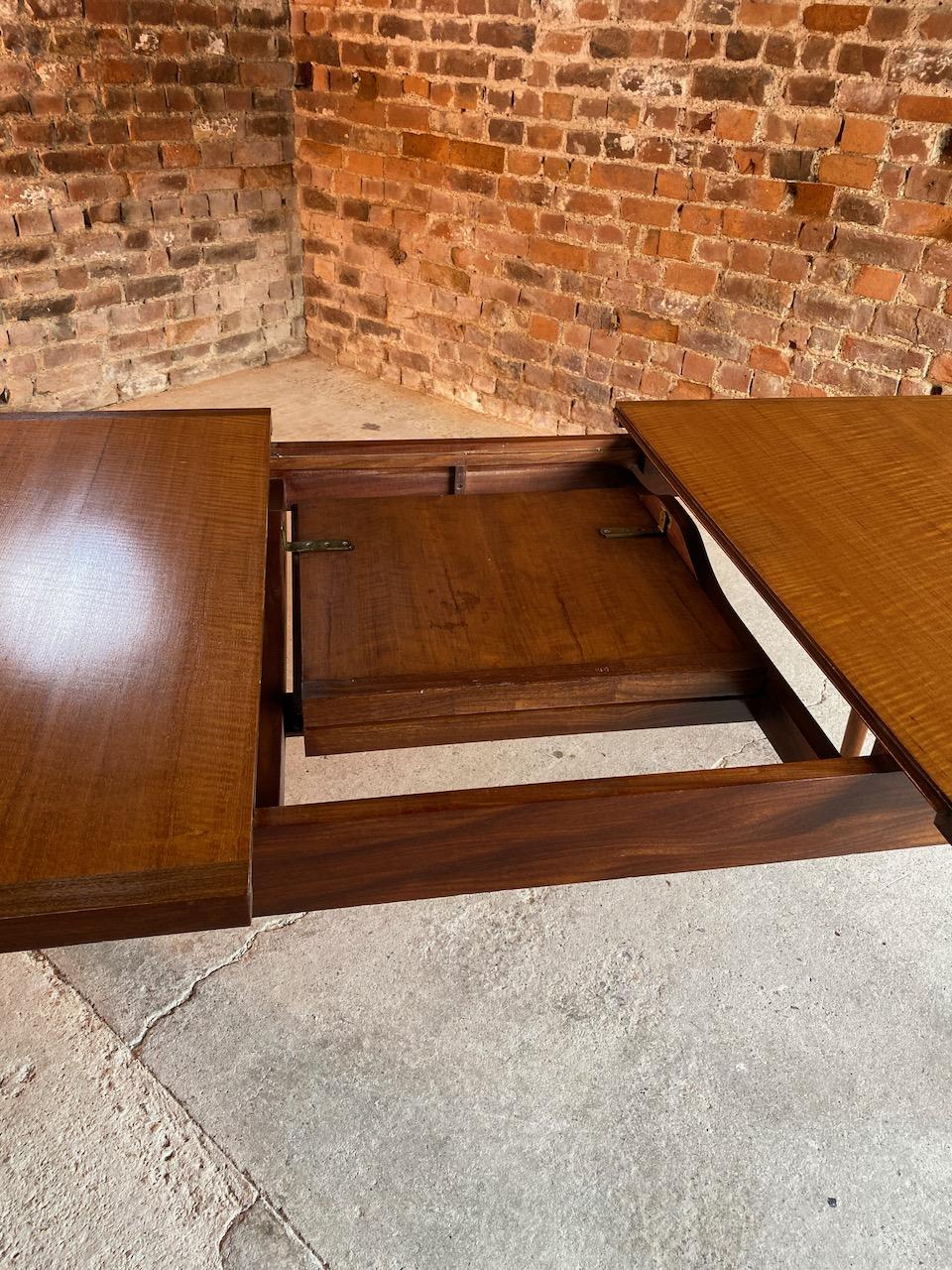 Robert Heritage Walnut and Teak Dining Table for Archie Shine, circa 1960 In Good Condition In Longdon, Tewkesbury
