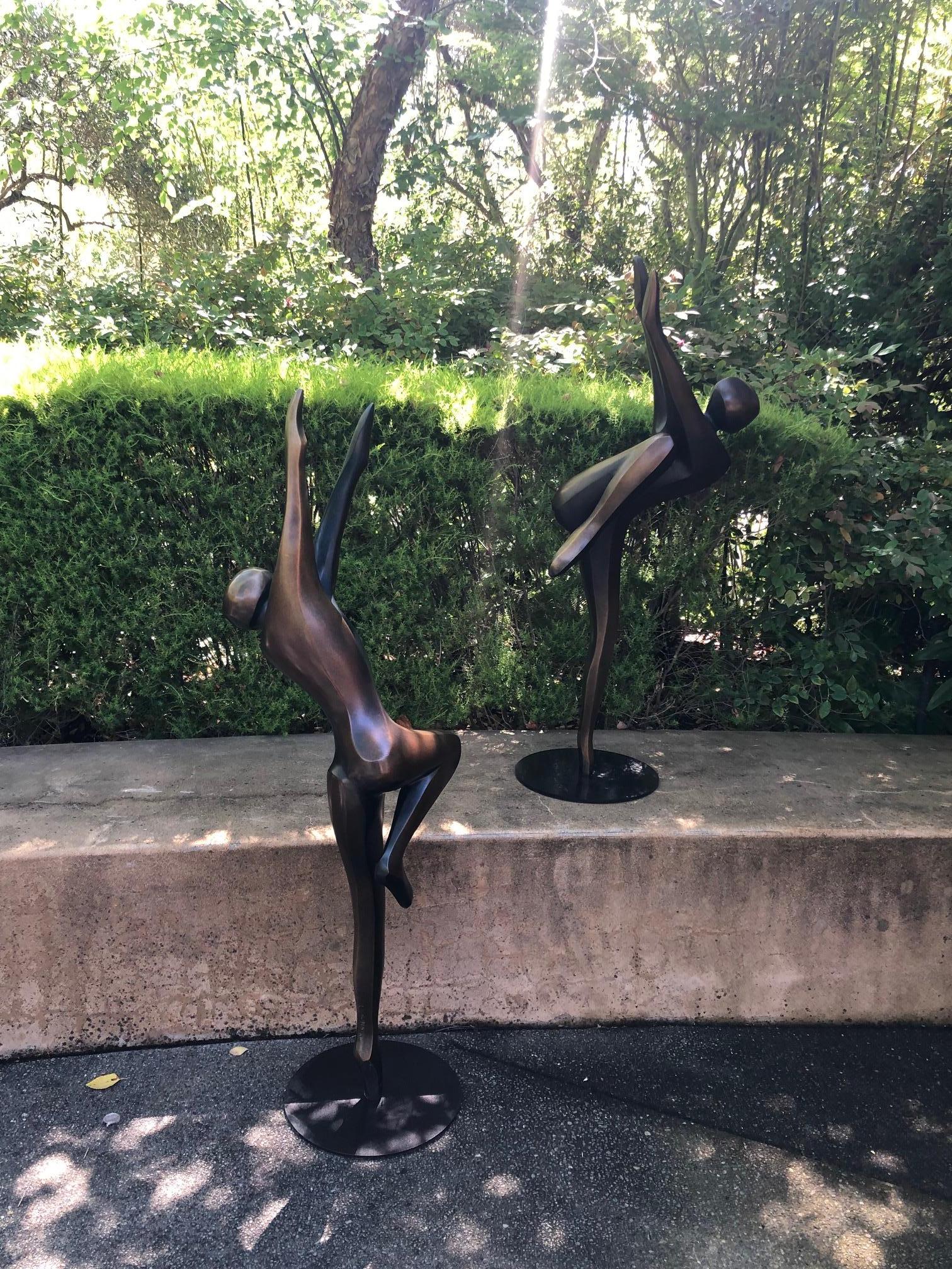 Just Dancing AP2 (Medium) - Sculpture by Robert Holmes
