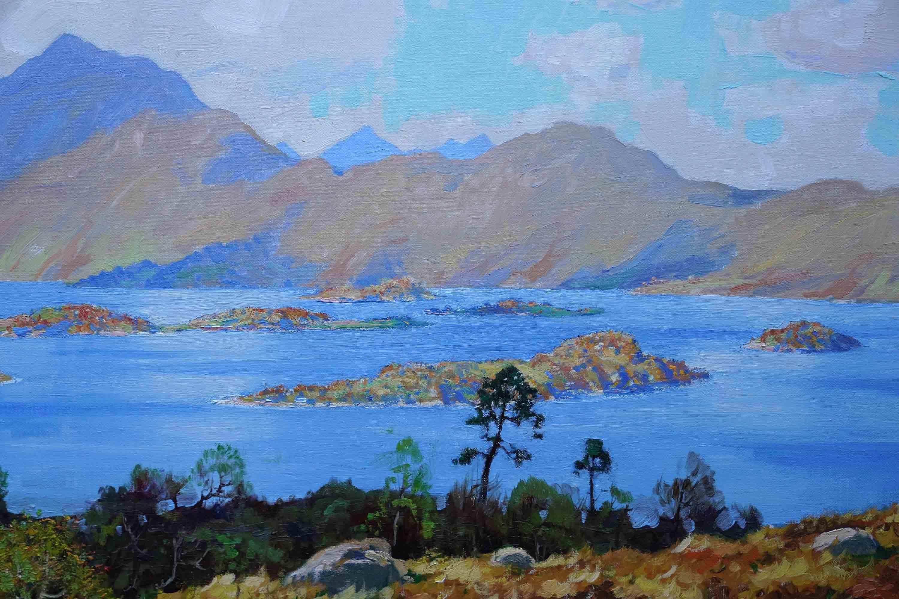 Diese hervorragende schottische ausgestellt Landschaft Ölgemälde ist von bekannten Künstler Robert Houston. Es wurde um 1940 gemalt und im Glasgow Institute ausgestellt.  im Jahr 1940 mit dem Titel Loch Lomond from Luss Glen. An einem schönen