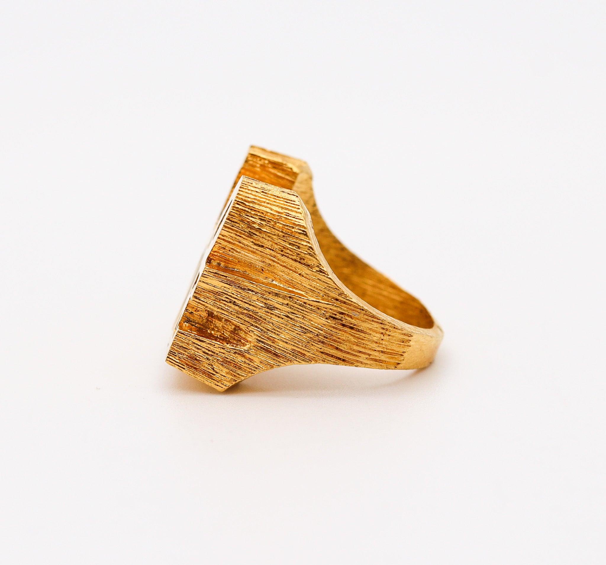 ROBERT INDIANA 1969 Iconic Sculptural LOVE Ring In Textured 24Kt Gilded Brass For Sale 1