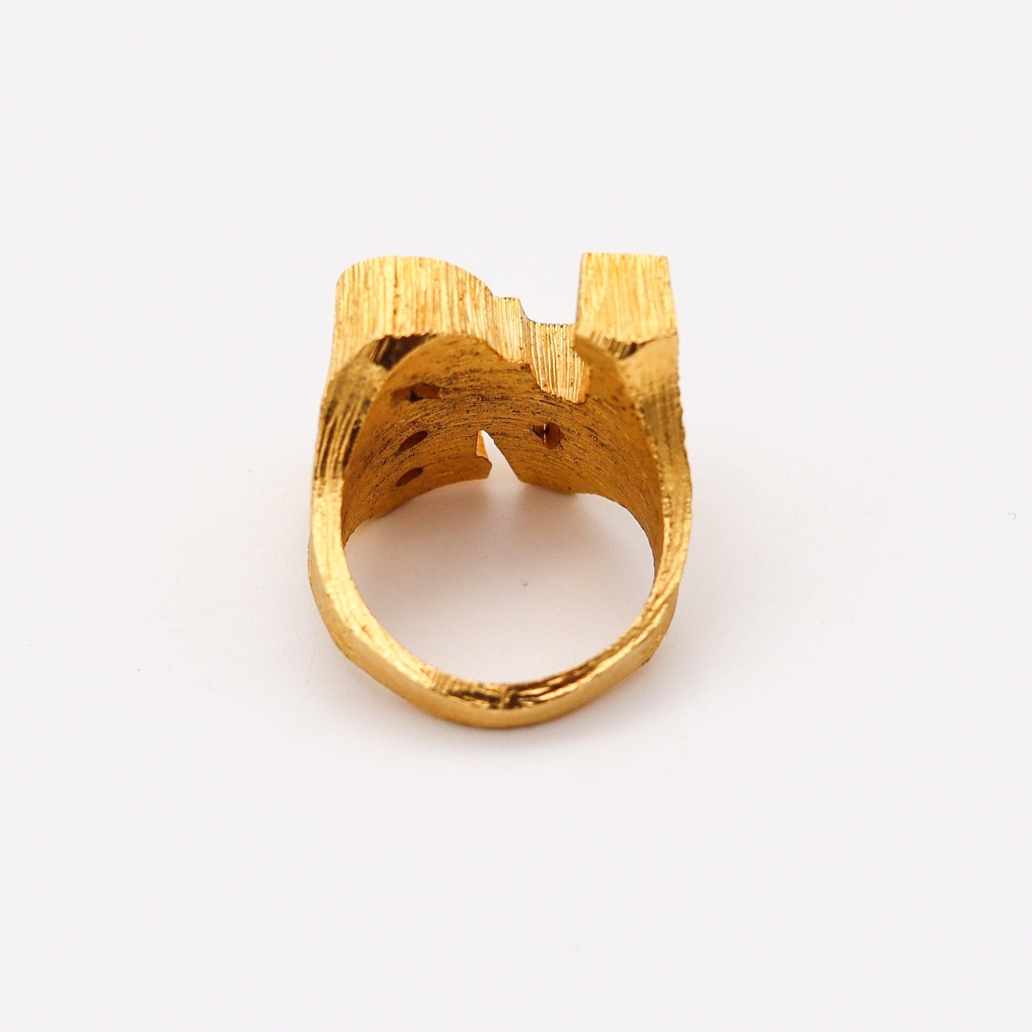 ROBERT INDIANA 1969 Iconic Sculptural LOVE Ring In Textured 24Kt Gilded Brass For Sale 2