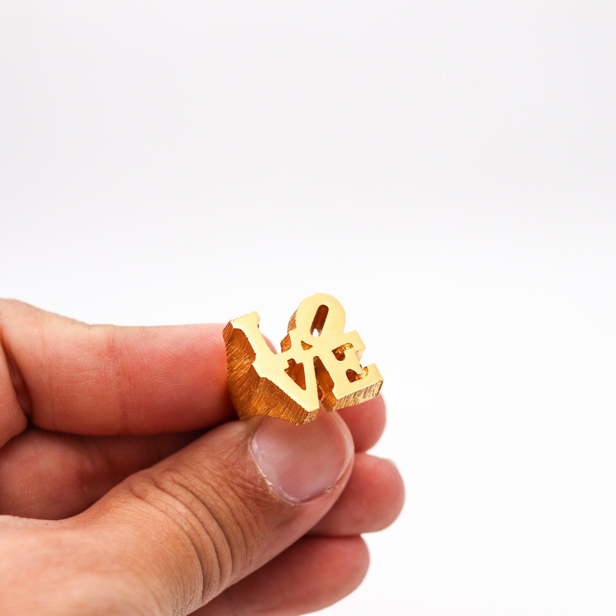 ROBERT INDIANA 1969 Iconic Sculptural LOVE Ring In Textured 24Kt Gilded Brass For Sale 3