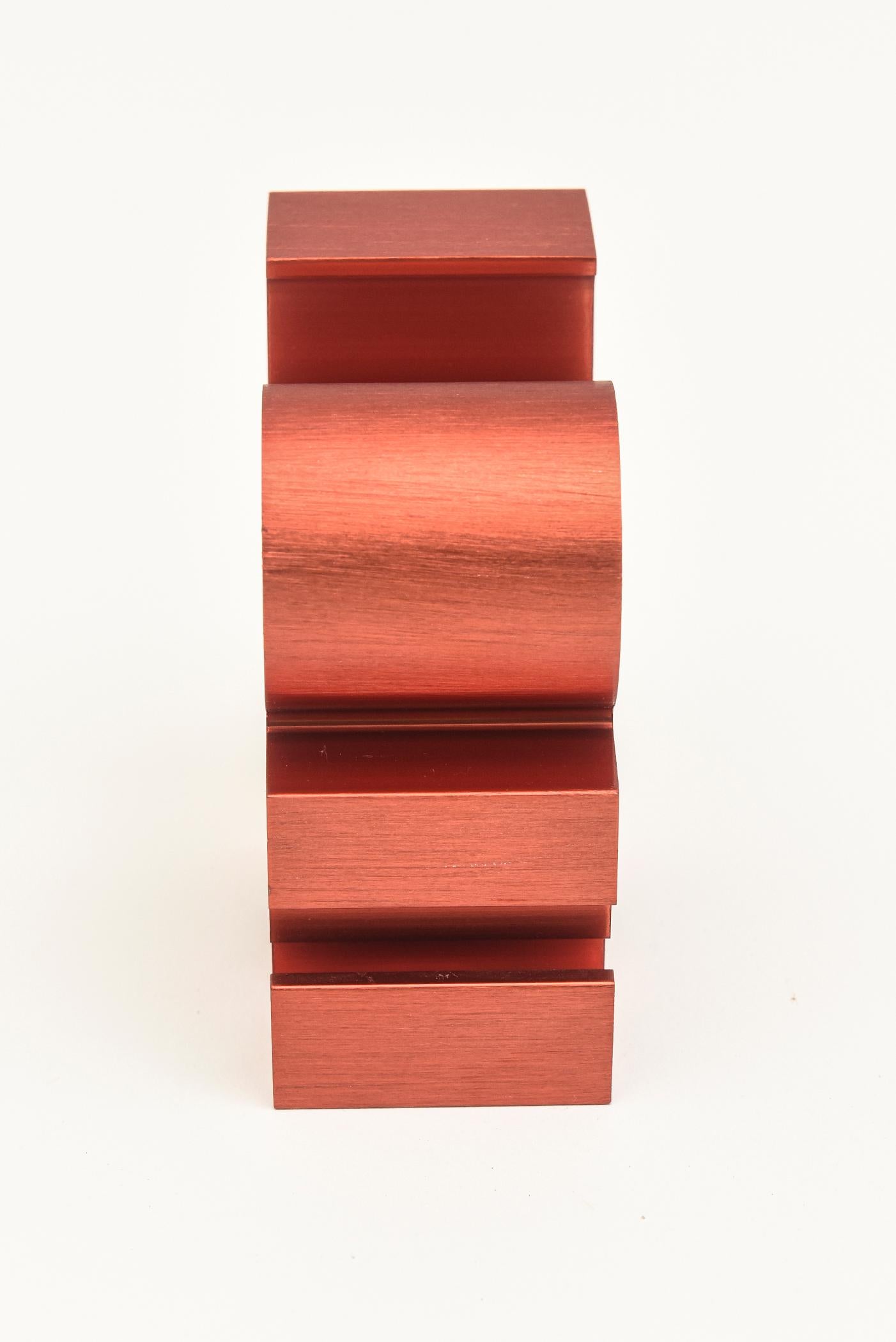 Fin du 20e siècle Accessoire de bureau de Robert Indiana en aluminium brossé rouge Love Paperweight sculpture en vente