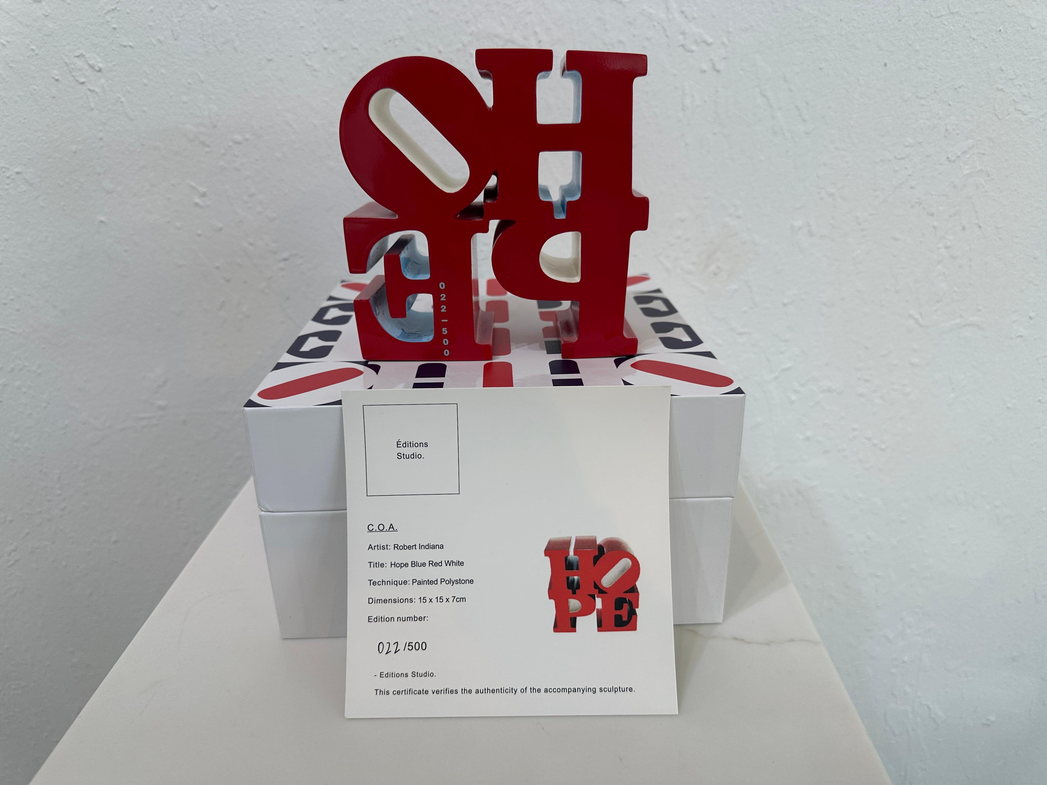 Robert Indiana
HOPE Azul Rojo Blanco
Poliestireno pintado
6 x 6 x 3 in
Ediciones Studio.
Viene en la caja original y con el certificado de autenticidad.