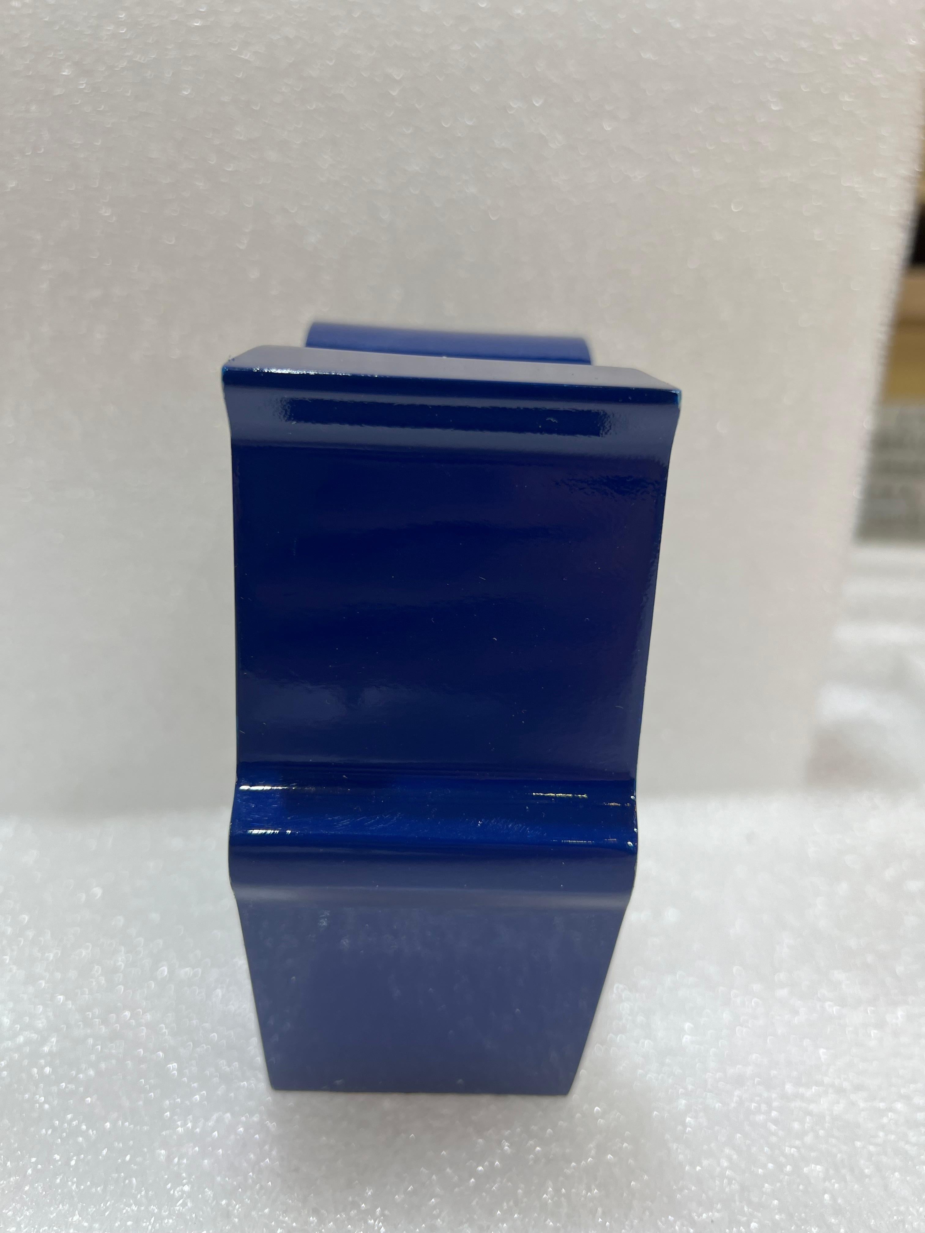 Love (Blau, Weiß & Rot) Polysteinskulptur in Originalgehäuse Ed. 500 von Indiana im Angebot 2