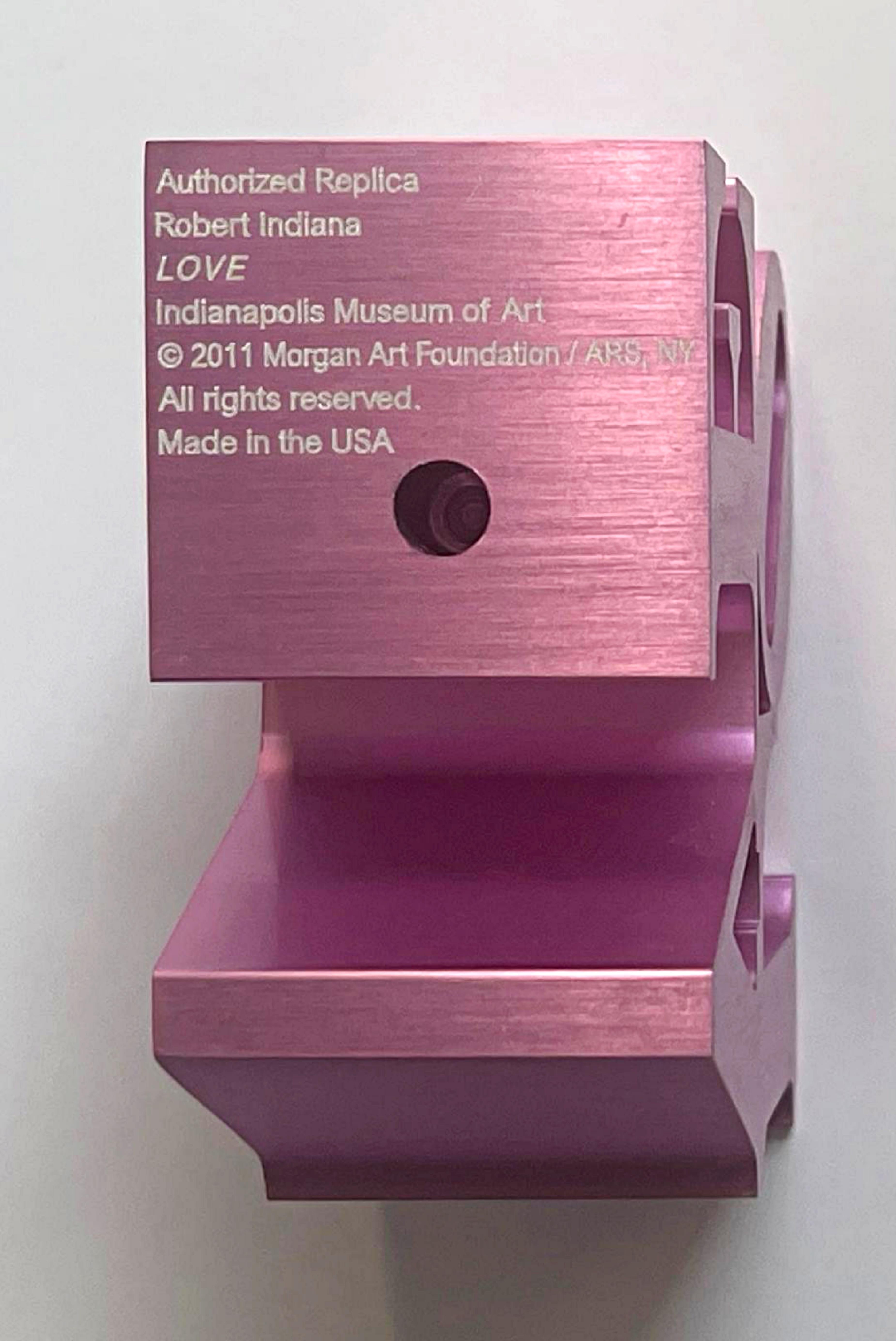 Sculpture LOVE (Pink), réplique officielle avec le cachet du musée d'art d'Indianapolis en vente 1