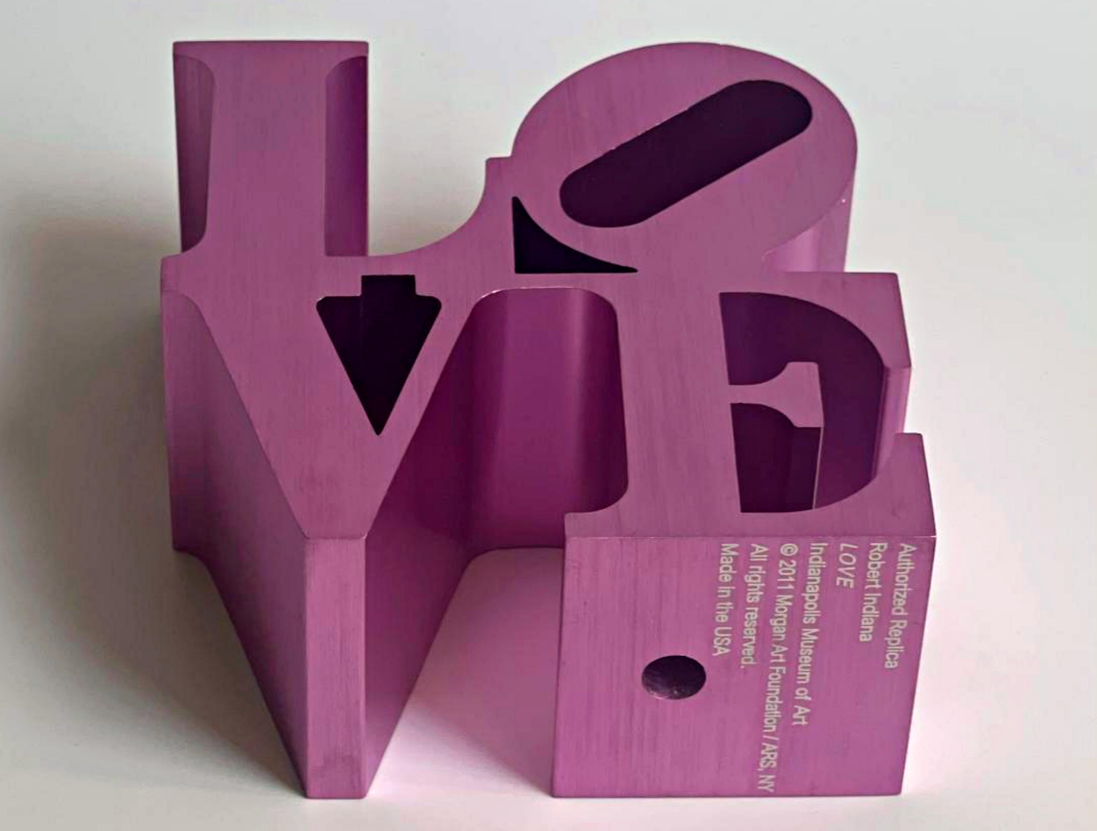 Sculpture LOVE (Pink), réplique officielle avec le cachet du musée d'art d'Indianapolis en vente 3