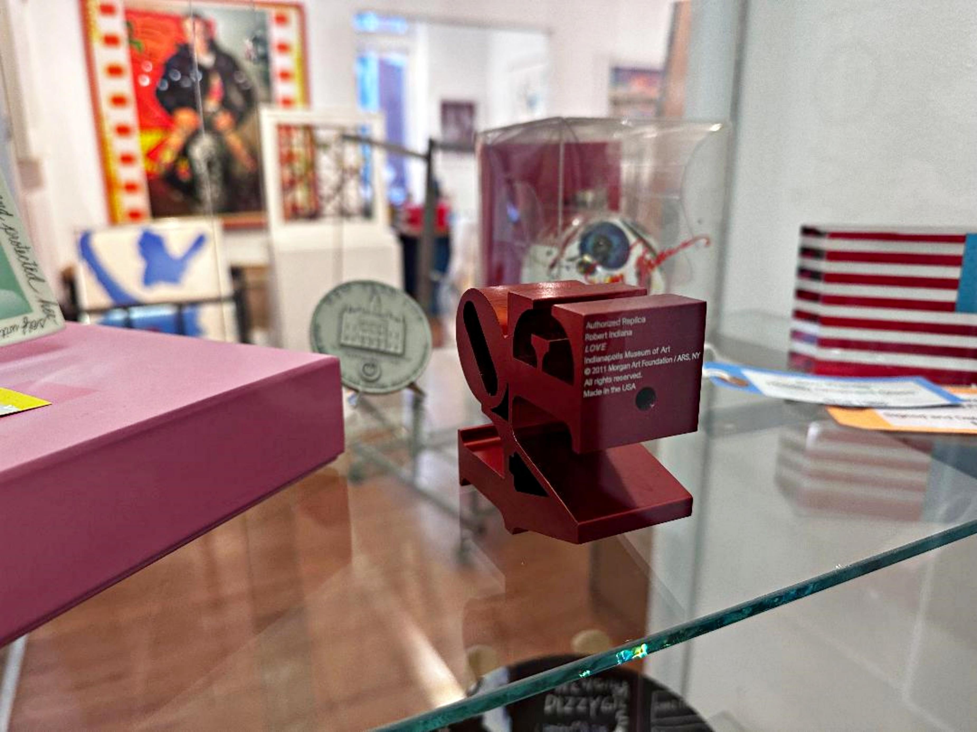 Escultura réplica de LOVE Artista Copyright Museo y Fundación de Indianápolis Estampado en venta 2