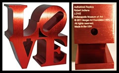 Scultura replica di LOVE Artista Copyright Indianapolis Museum & Foundation Stampato