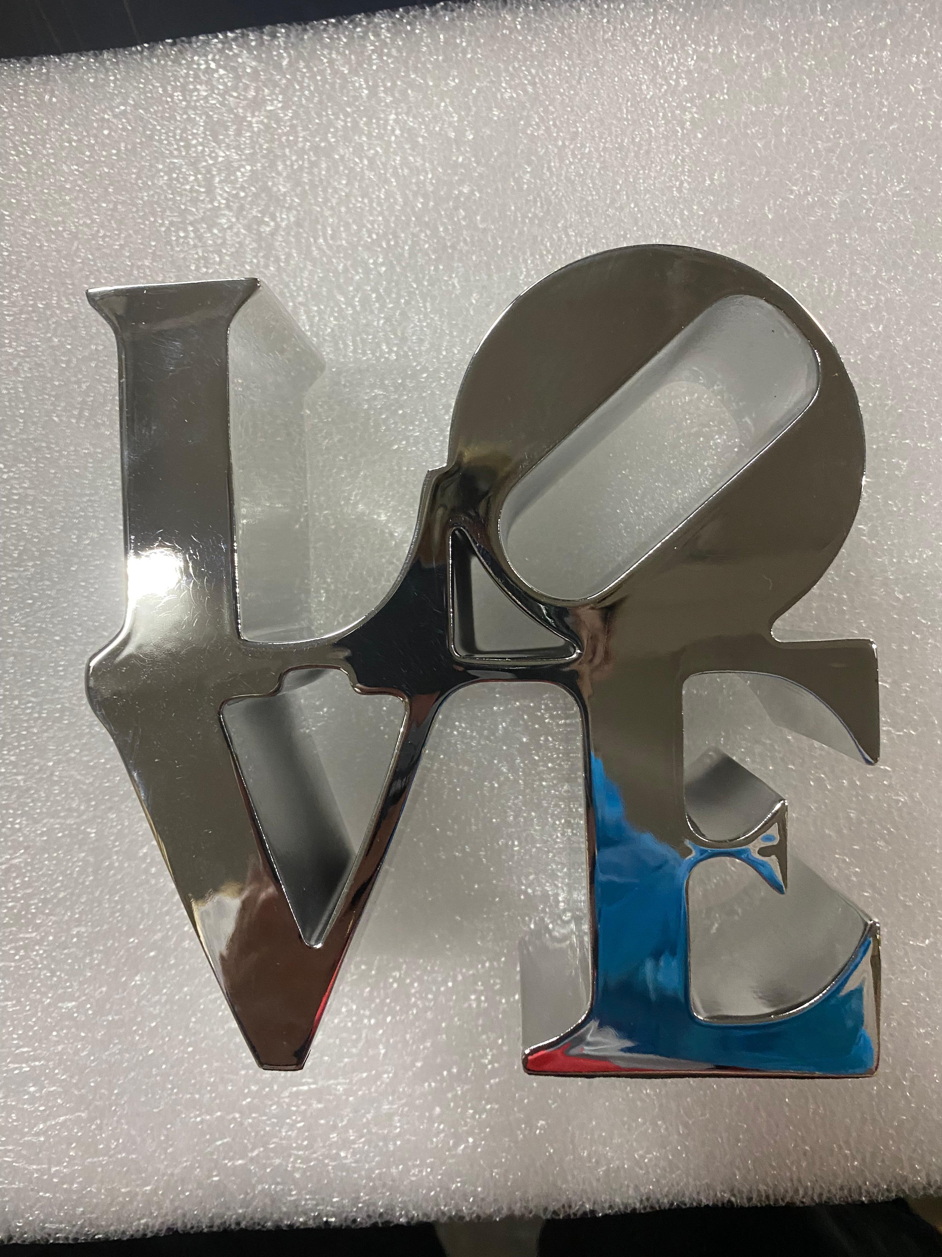 Love (Silver) scultura in pietra polimerica con custodia originale Ed. 500 di Robert Indiana in vendita 1
