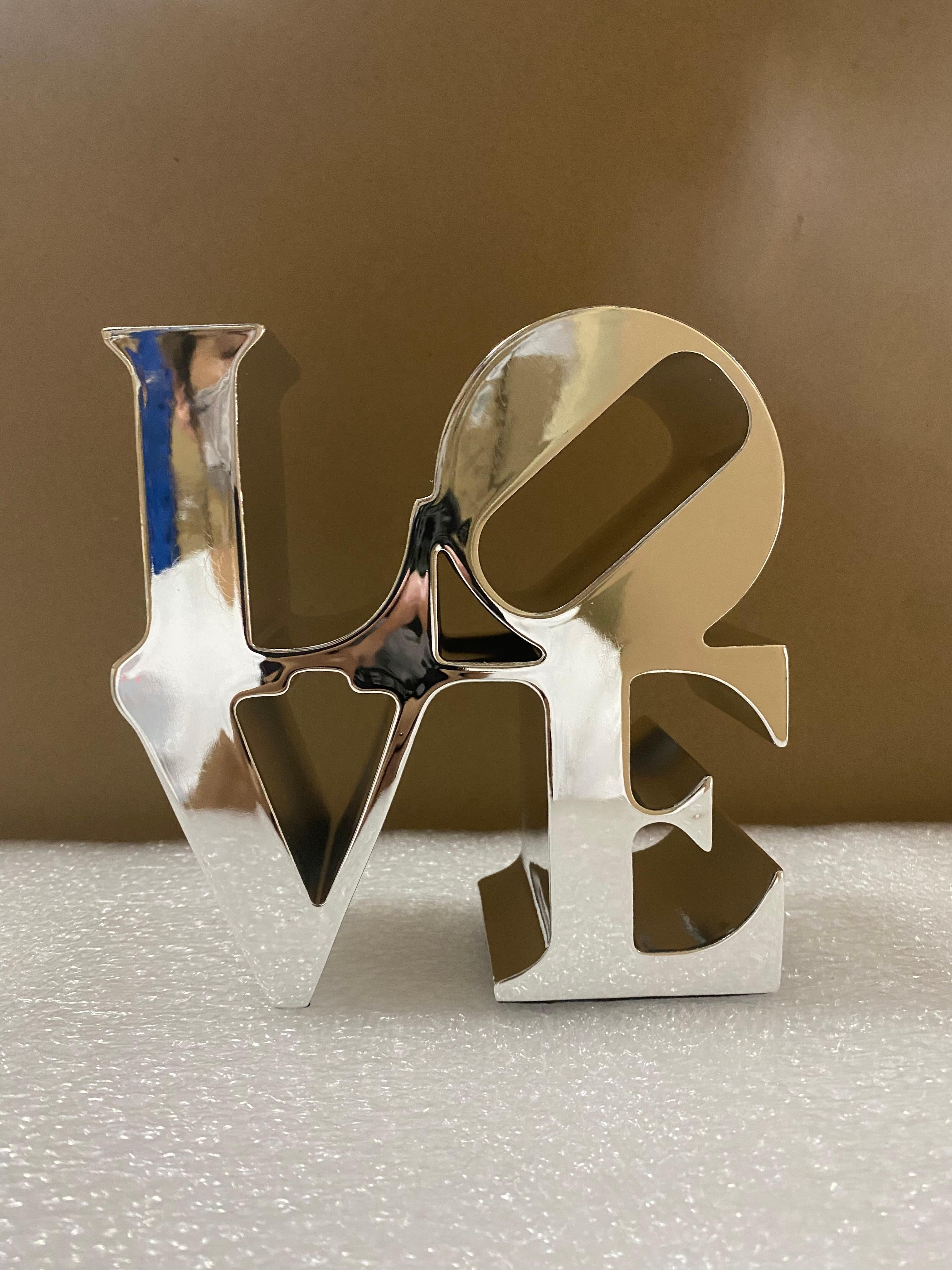 Love (Silver) scultura in pietra polimerica con custodia originale Ed. 500 di Robert Indiana in vendita 2