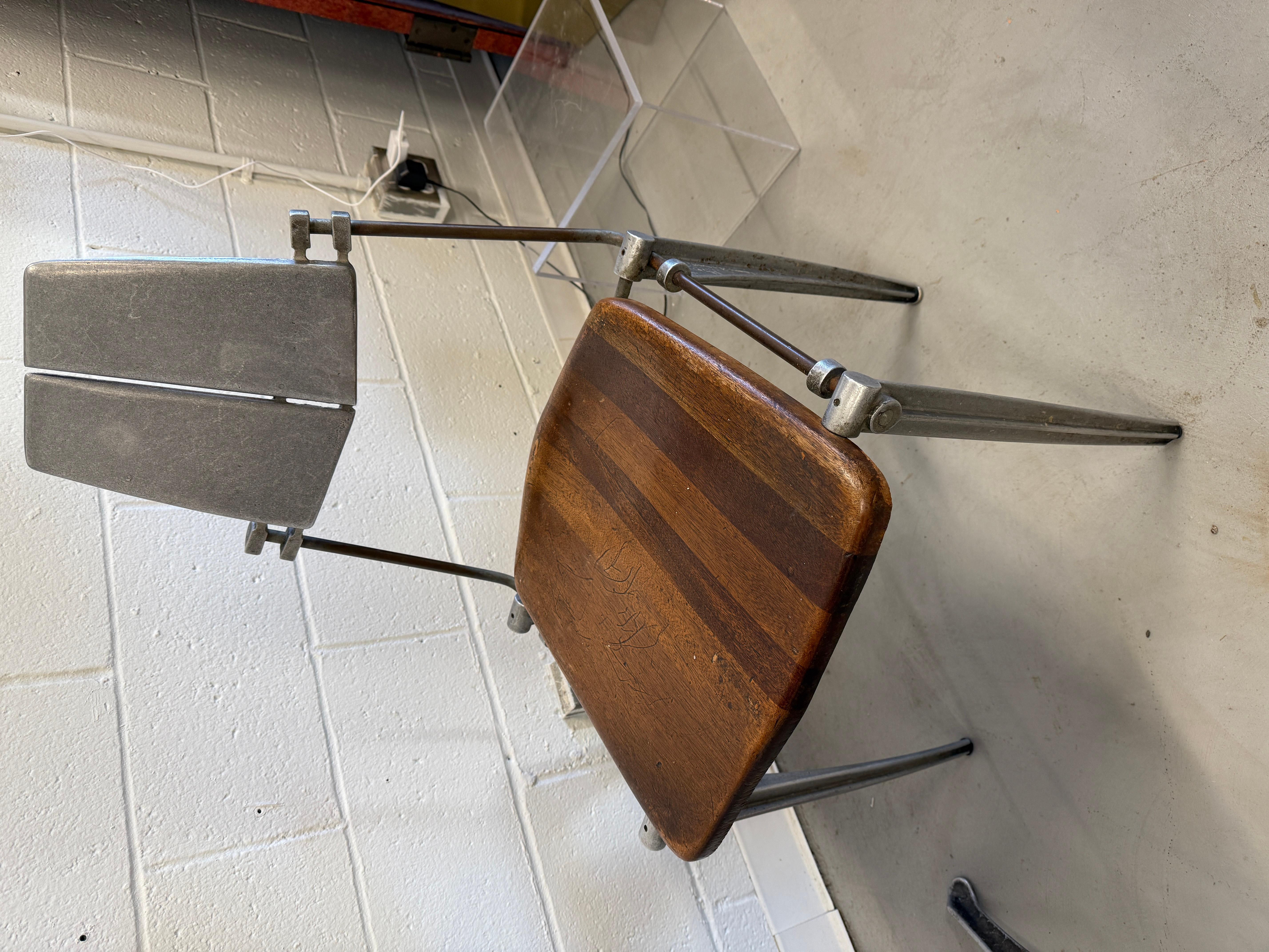 Chaise et table en aluminium de Robert Jostens en vente 5