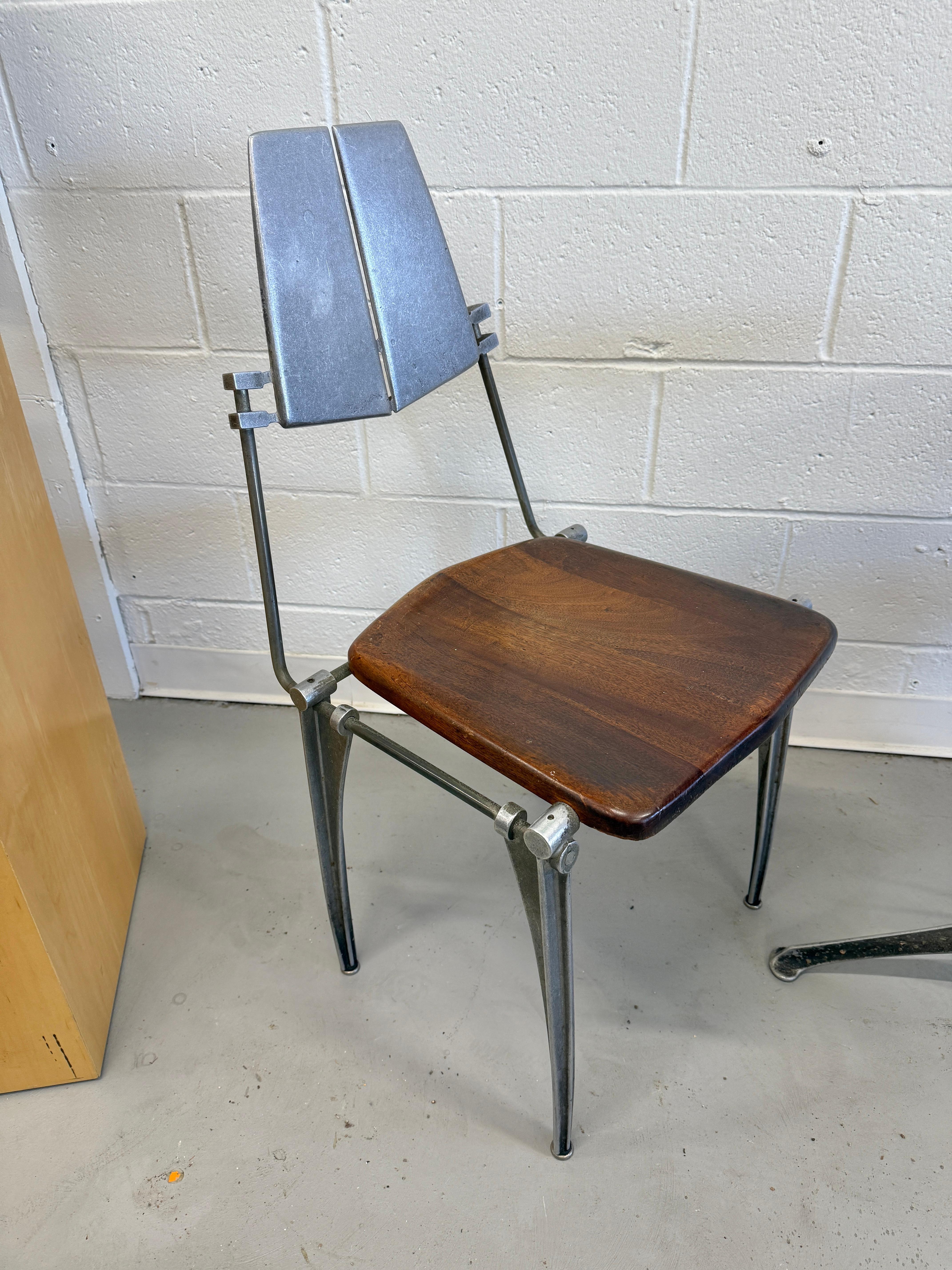 Fait main Chaise et table en aluminium de Robert Jostens en vente