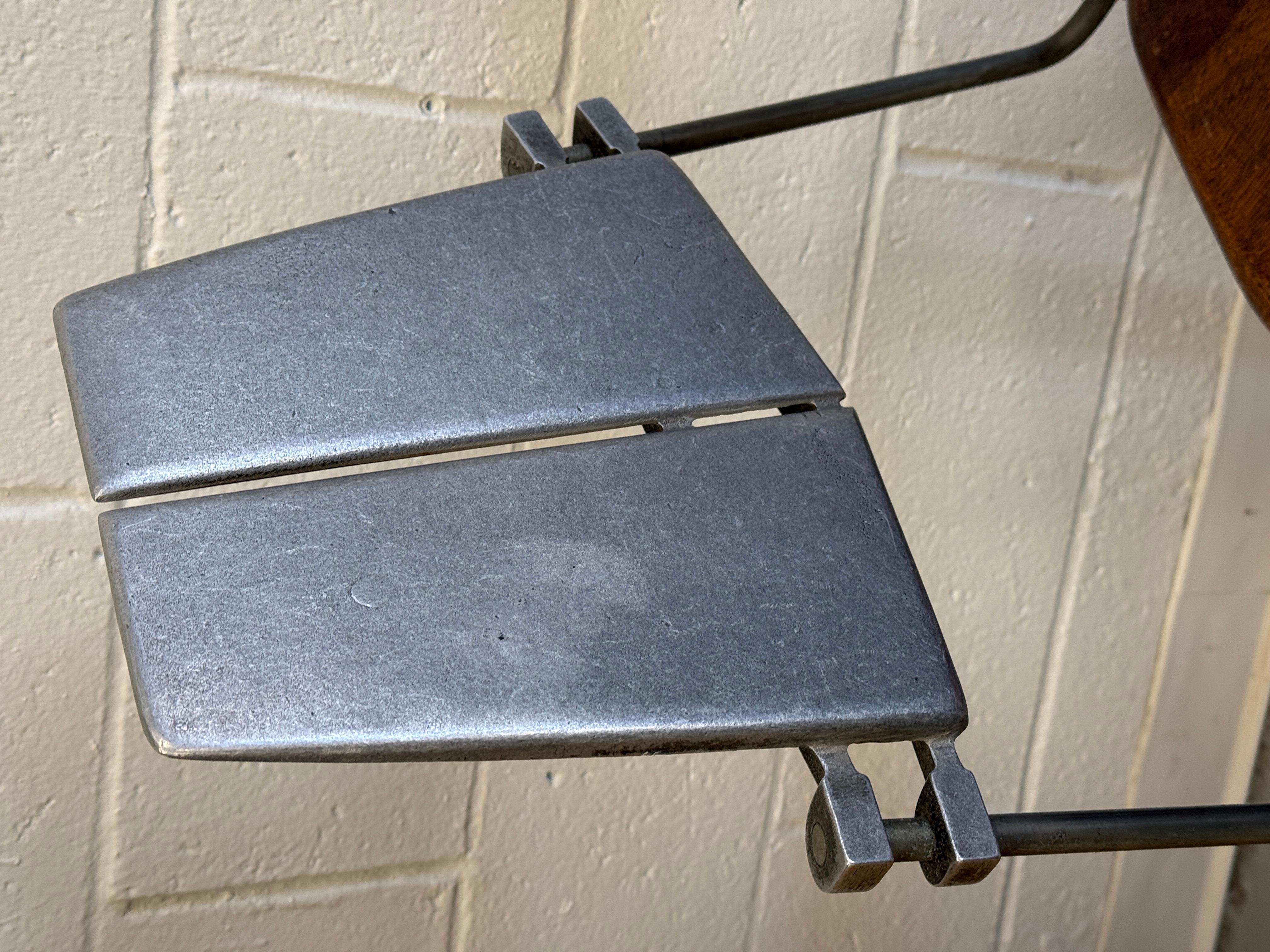 Fin du 20e siècle Chaise et table en aluminium de Robert Jostens en vente