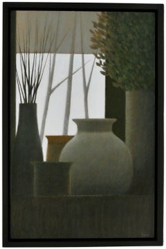 Ventana con jarrones y hojas