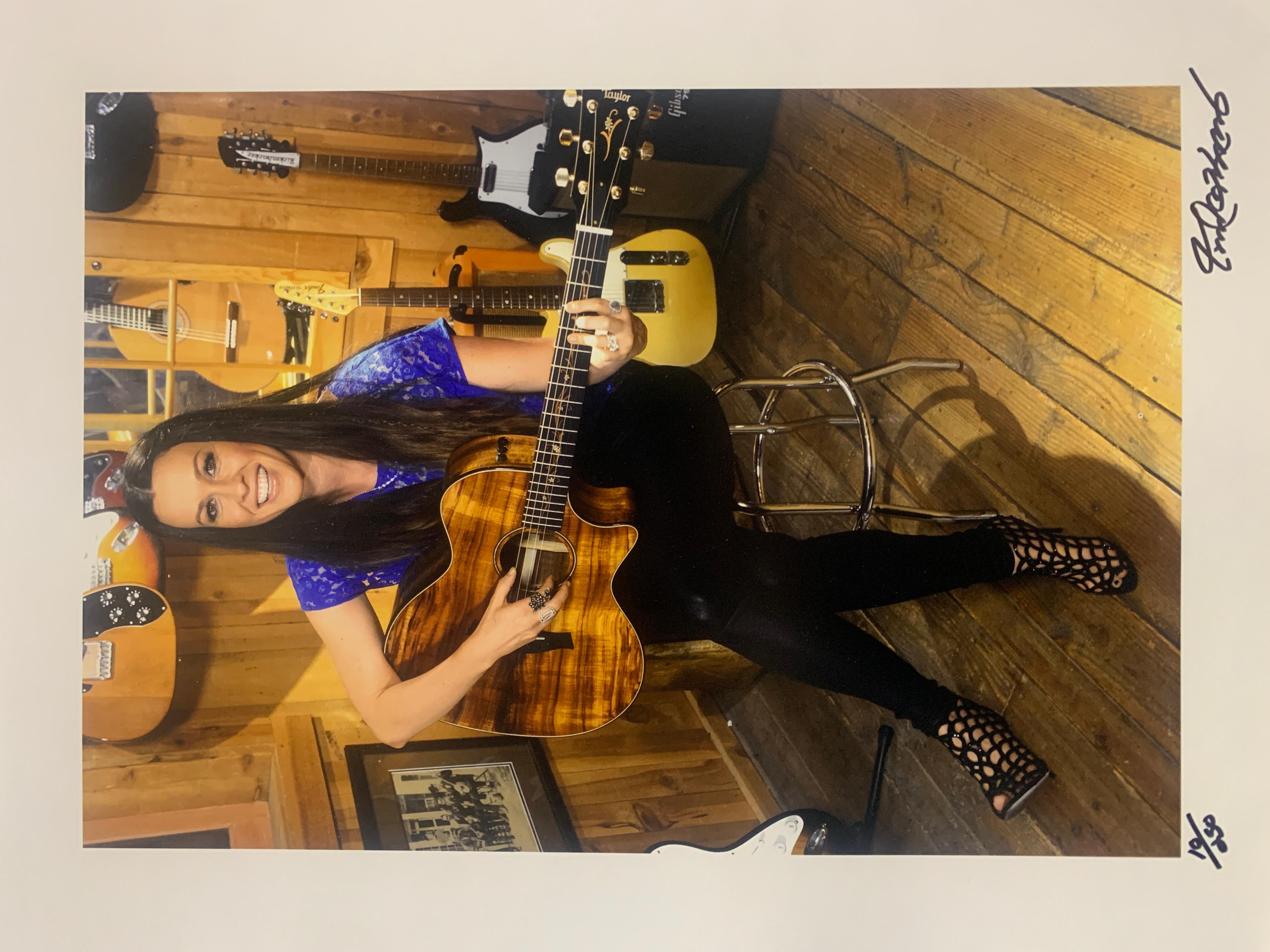 Robert Knight Color Photograph – Alanis Morissette