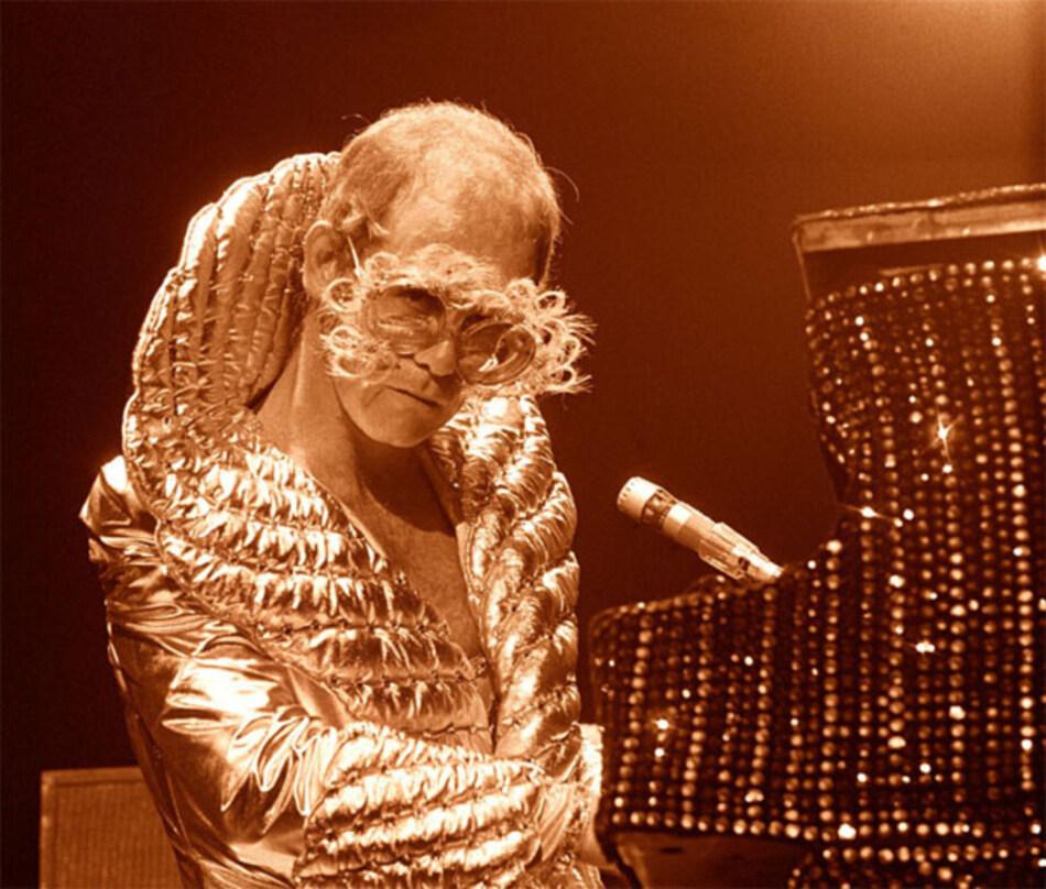 Robert Knight Portrait Photograph - Elton John, Hawaii, 1975 