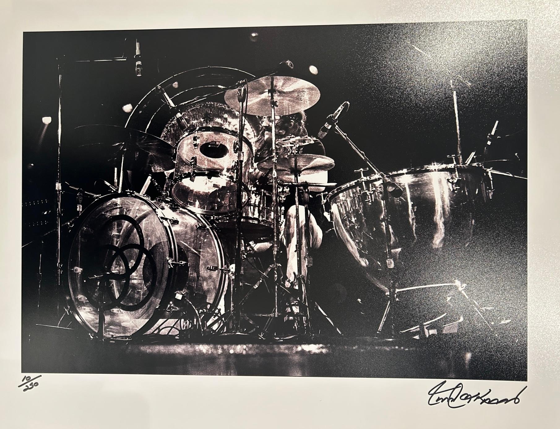 John Bonham, Kit complet, Seattle 1972 - Noir Black and White Photograph par Robert Knight