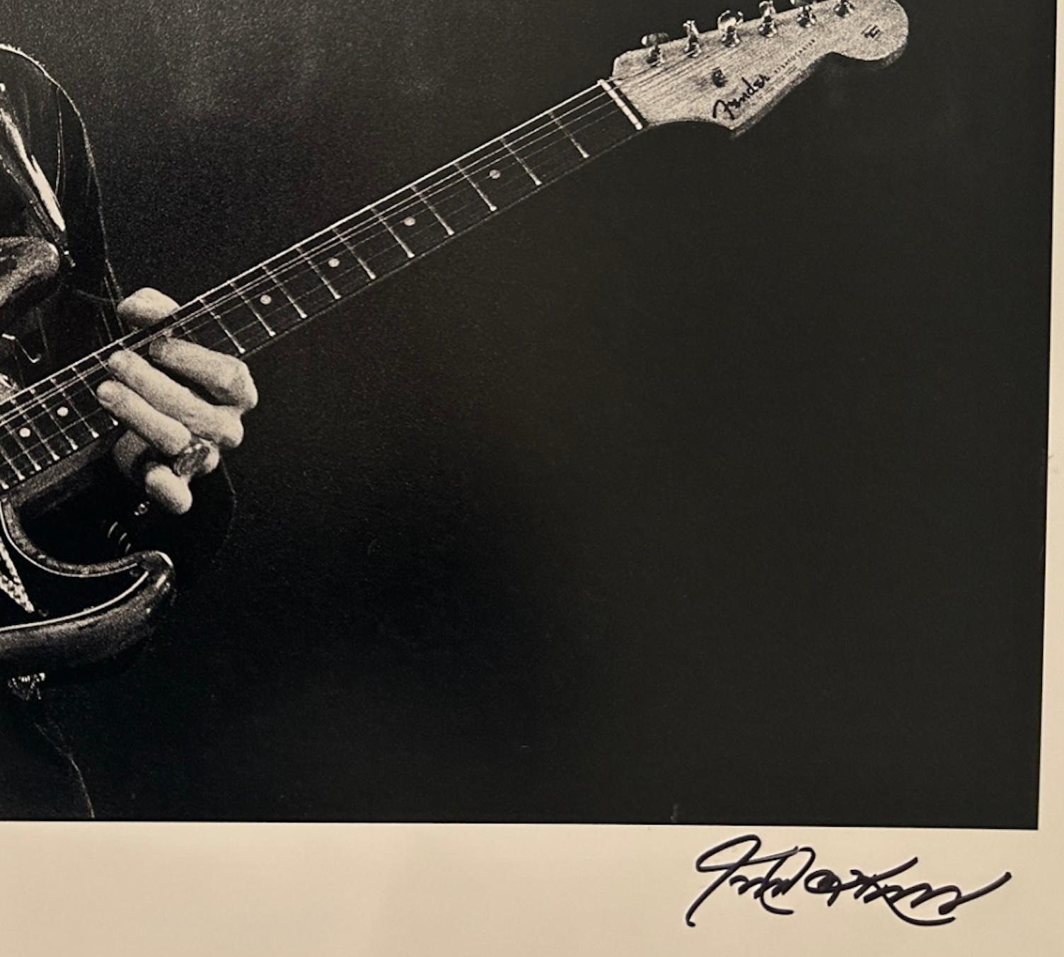 Stevie Ray Vaughan II - Black and White Photograph Nero di Robert Knight