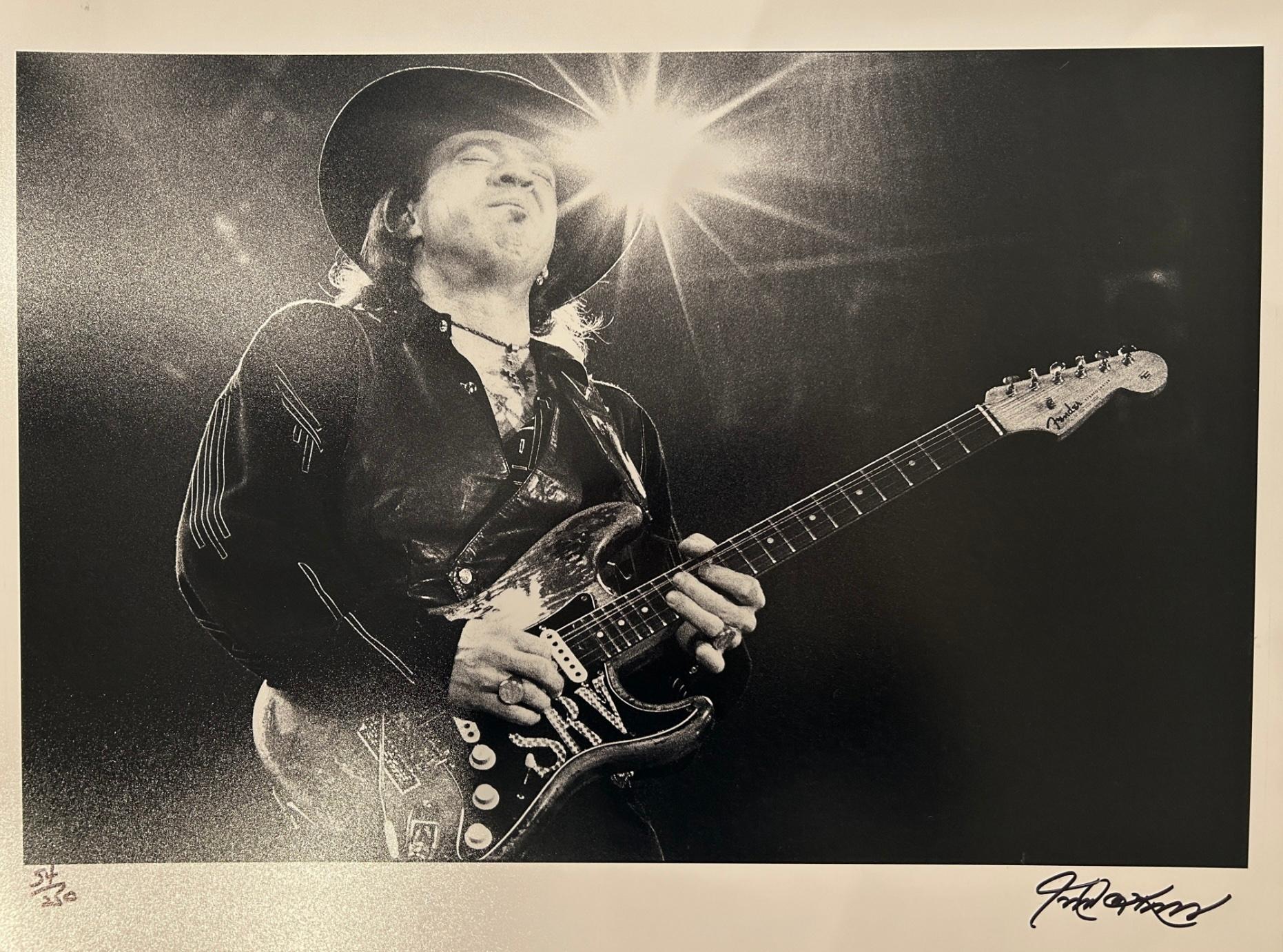 Black and White Photograph di Robert Knight - Stevie Ray Vaughan II