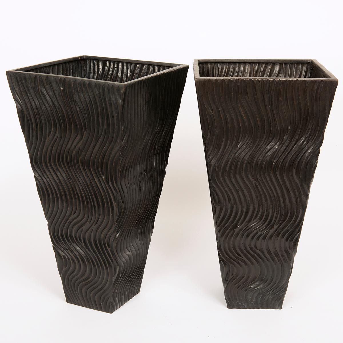 Robert Kuo, a Pair of Repousse Copper Sculpture Vases, World Famous, circa 2010 In Excellent Condition In Canterbury, GB