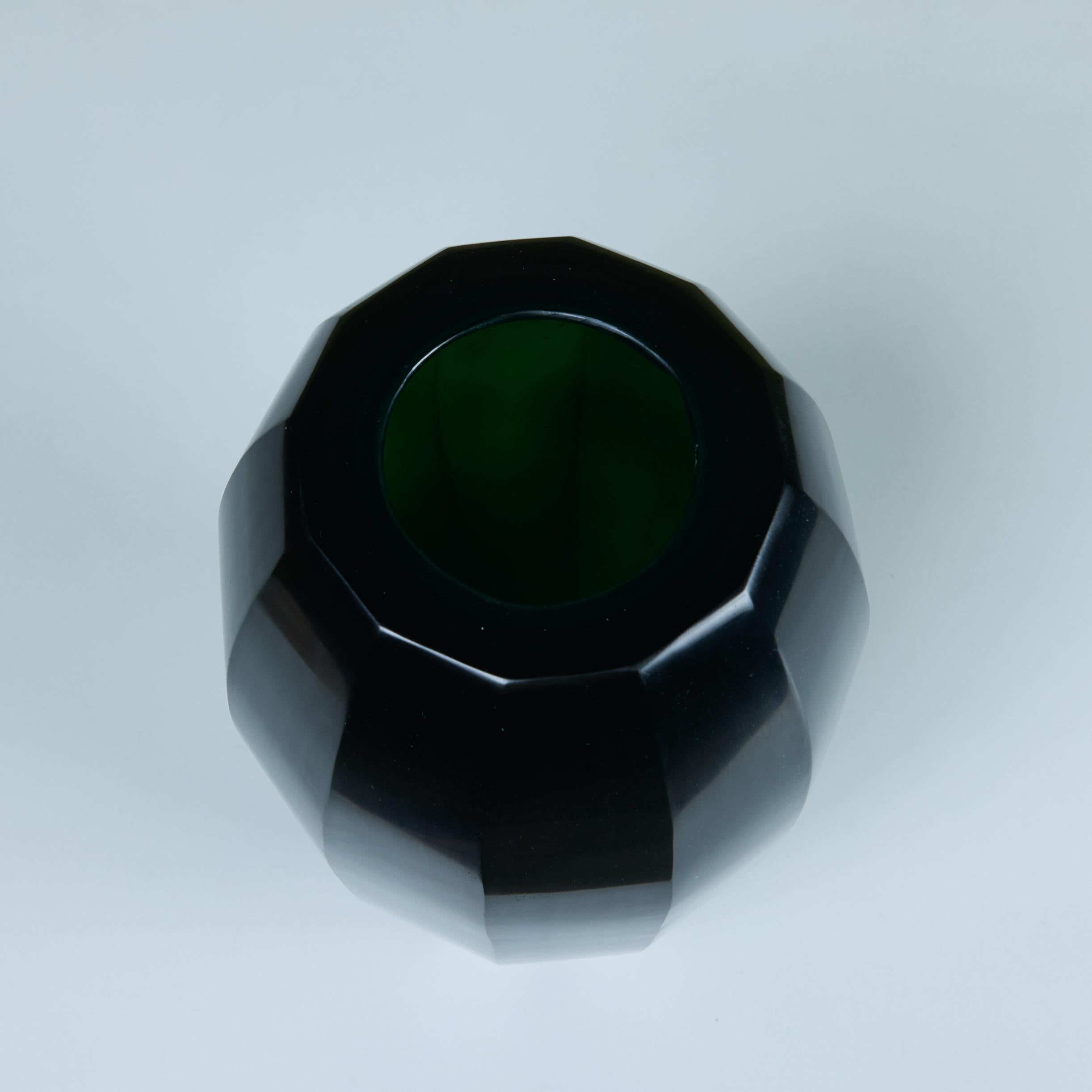Robert Kuo Dark Green Round Facet Vase For Sale 5
