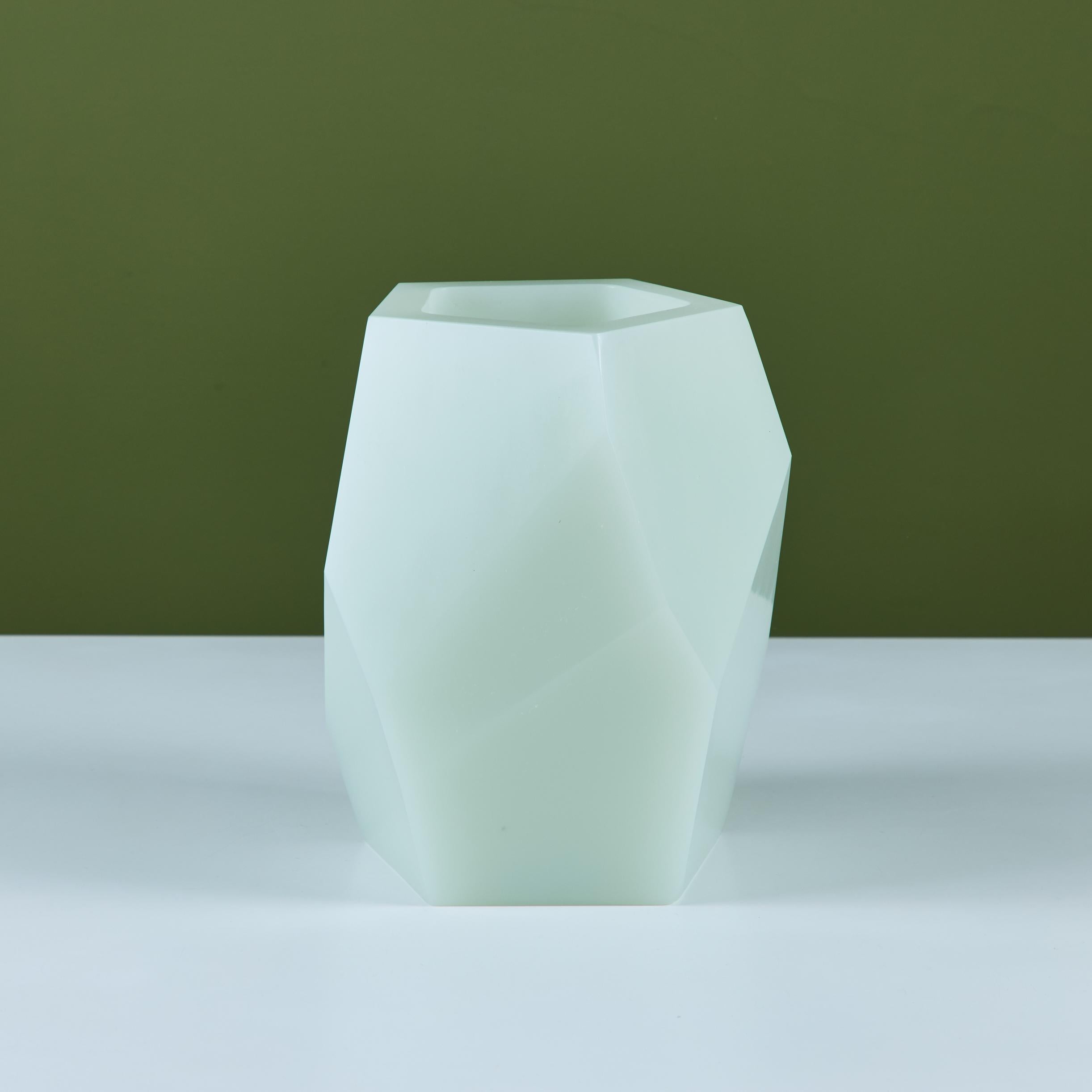 Jarrón facetado Robert Kuo Siglo XXI y contemporáneo en venta