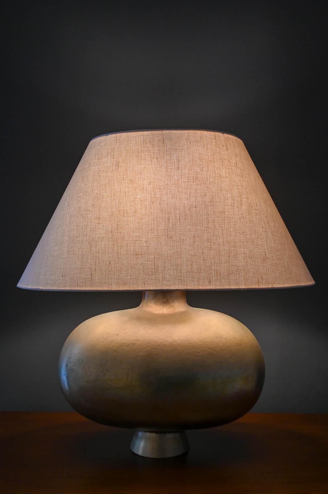 Mid-Century Modern Robert Kuo for McGuire 24K Hammered Gold Plated 'Cocoon' Table Lamp, ca. 2000