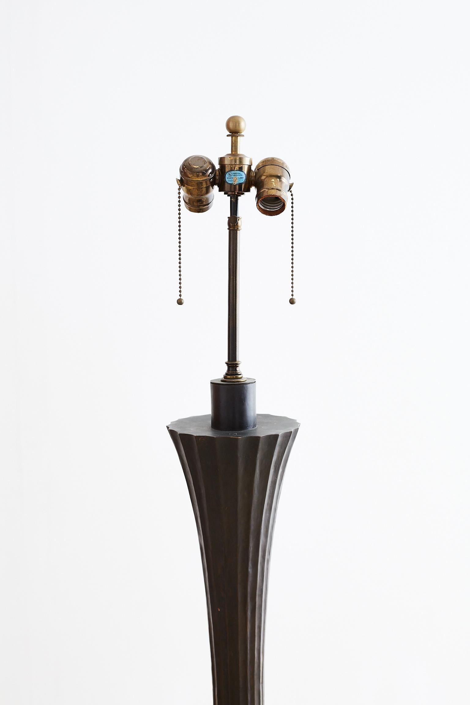 Sculptural Robert Kuo for McGuire signed copper repousse diva floor lamp. Constructed with a hand-hammered repousse finish having a dramatic flared form on top and bottom. The lamp is ribbed with beautiful ridges that run from top to bottom.