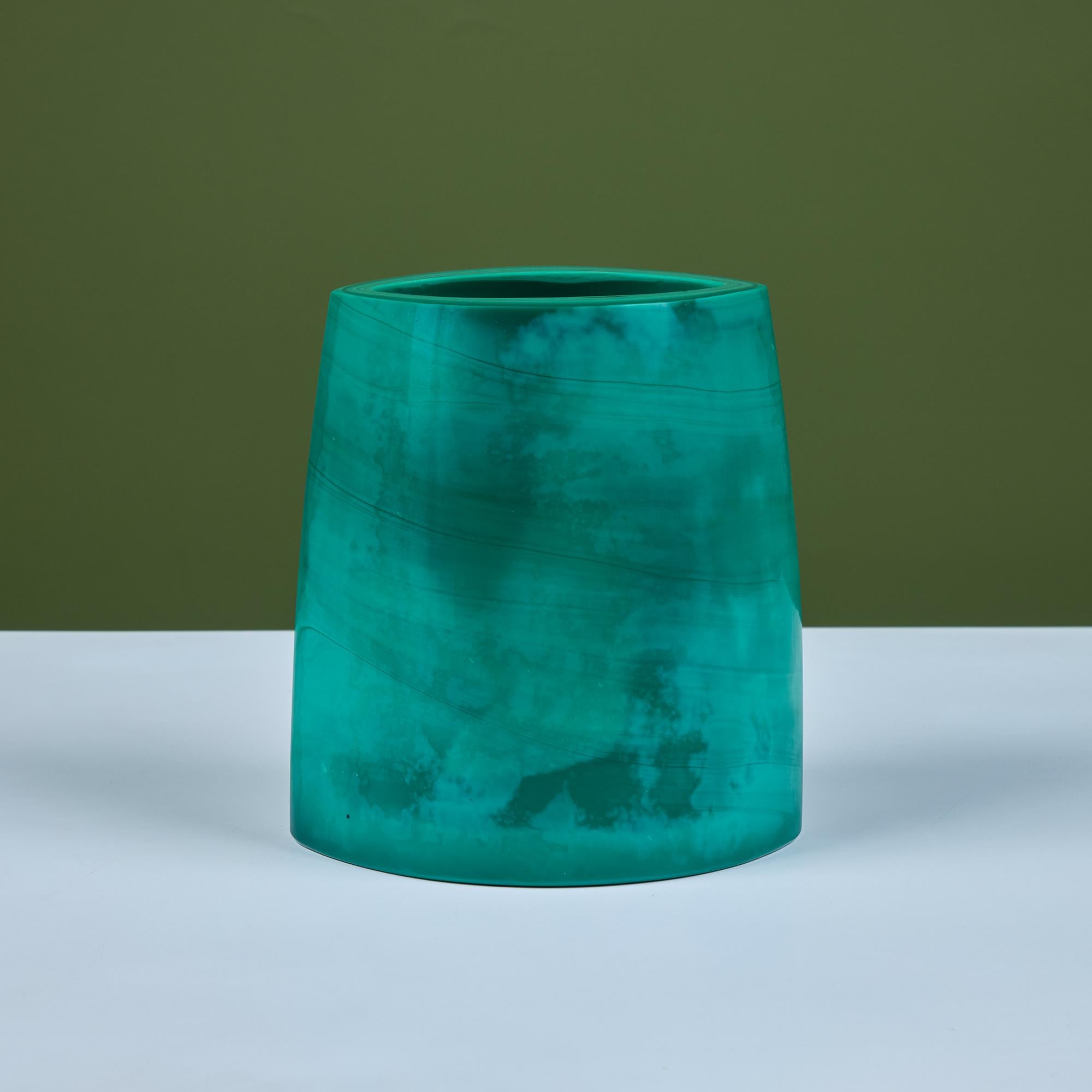 Robert Kuo Green Peking Glass Vase In Excellent Condition In Los Angeles, CA