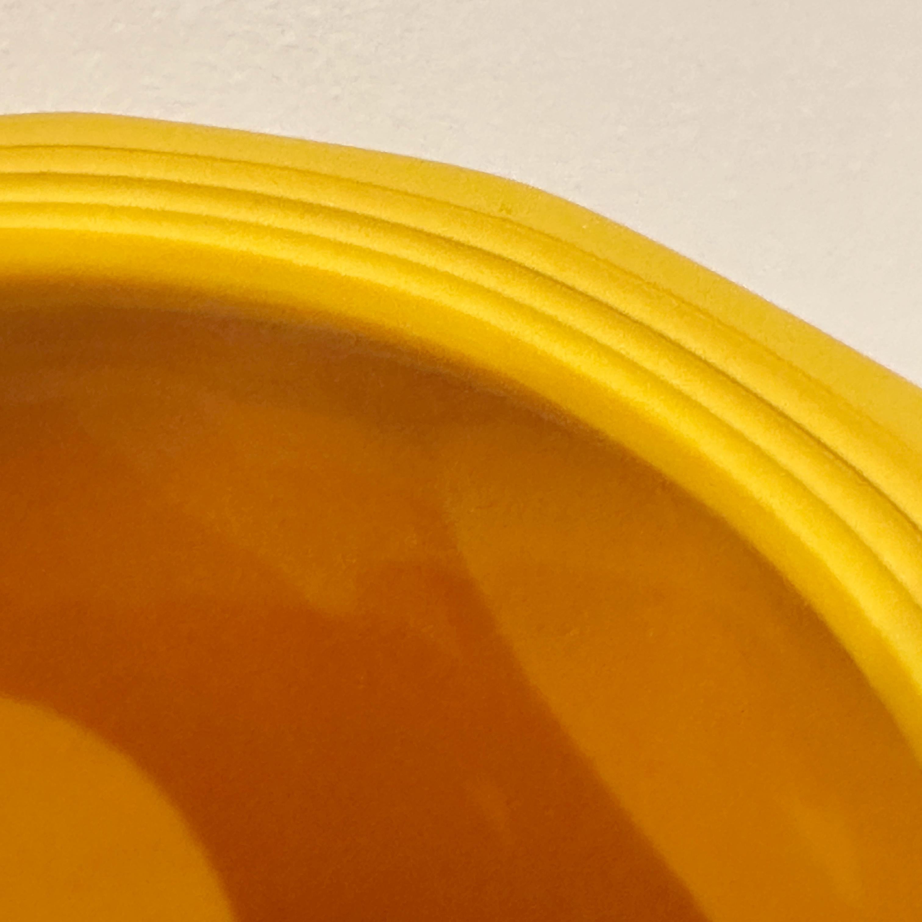 Verre Vase et Ball en verre de Pékin jaune impérial facetté signé Robert Theo, vers les années 2000 en vente