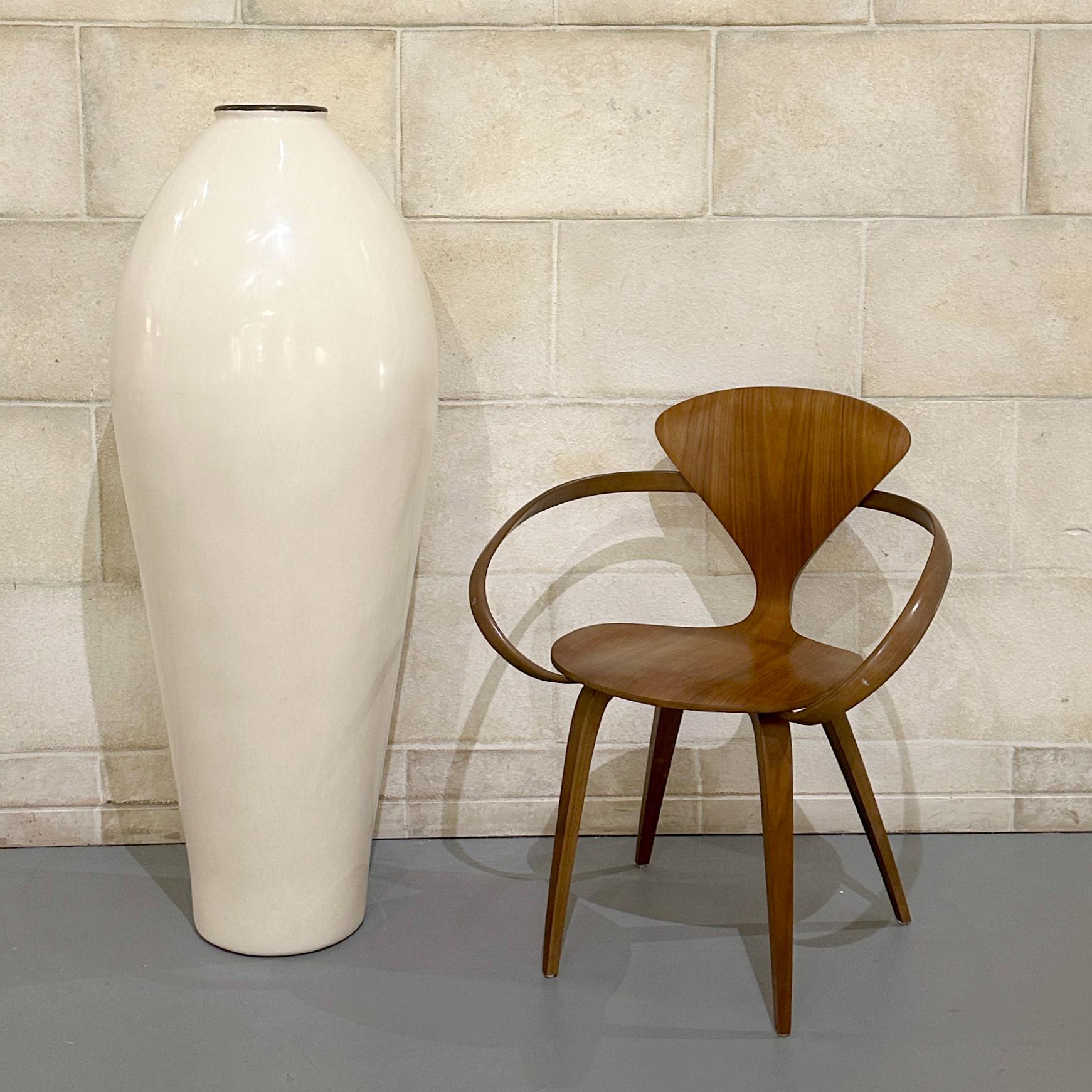 Robert Kuo Monumental Limited Edition Cream Lacquer and Copper Liao Floor Vase, ca 2005.

This is a beautiful and elegant floor vase that's sure to make a strong presence in any room, whether of a traditional, modern or contemporary design. Quality
