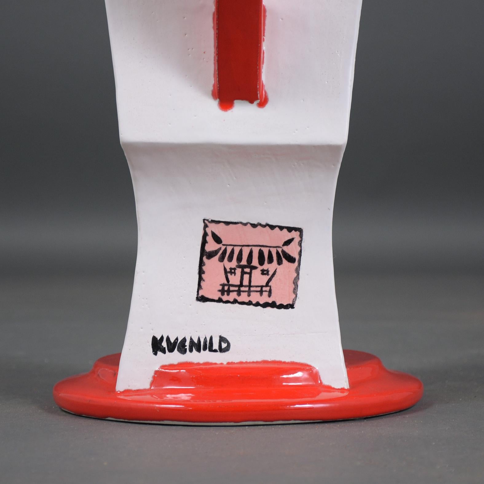 Keramikvase mit Blumen von Robert Kvenild 6