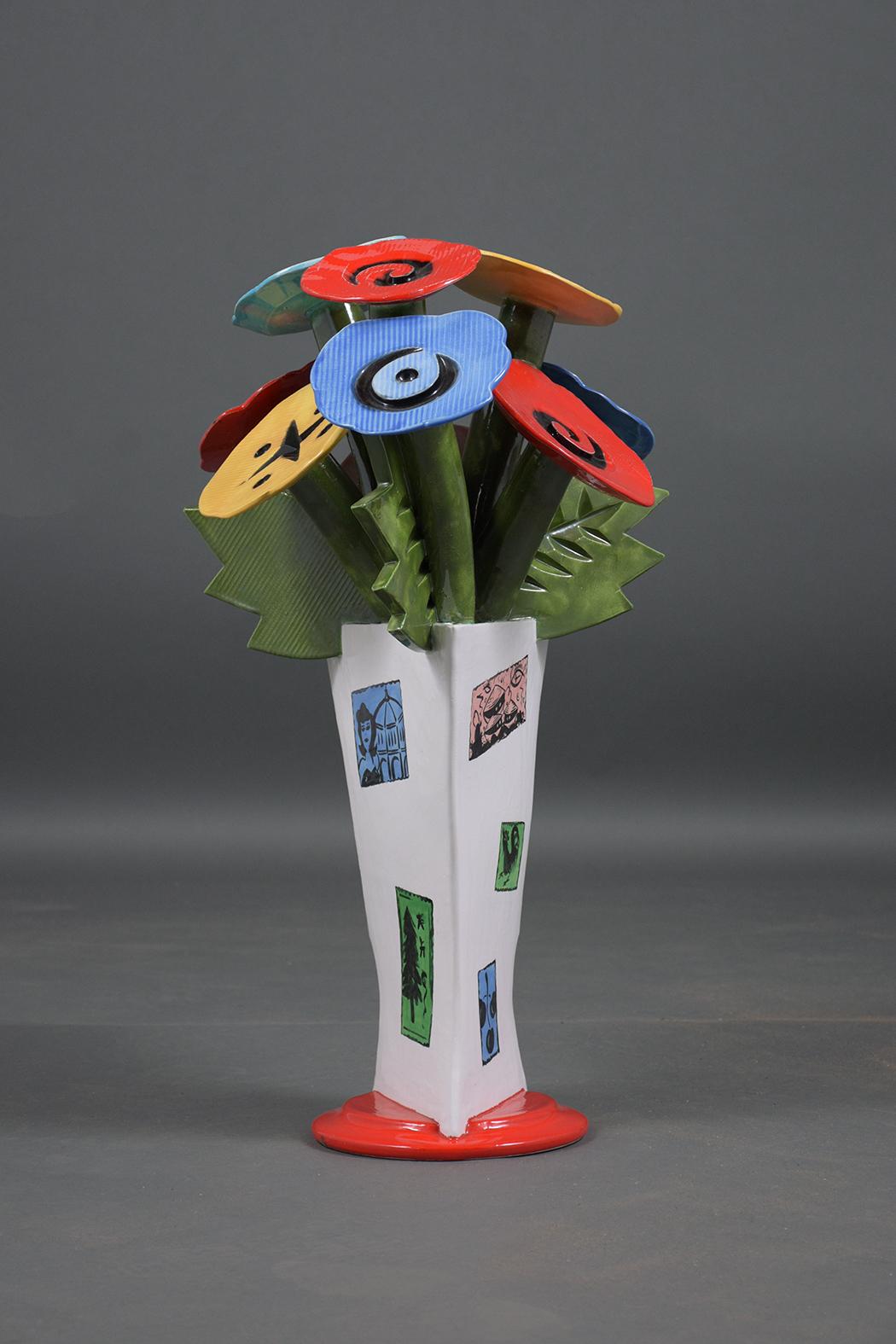 Keramikvase mit Blumen von Robert Kvenild (Ende des 20. Jahrhunderts)