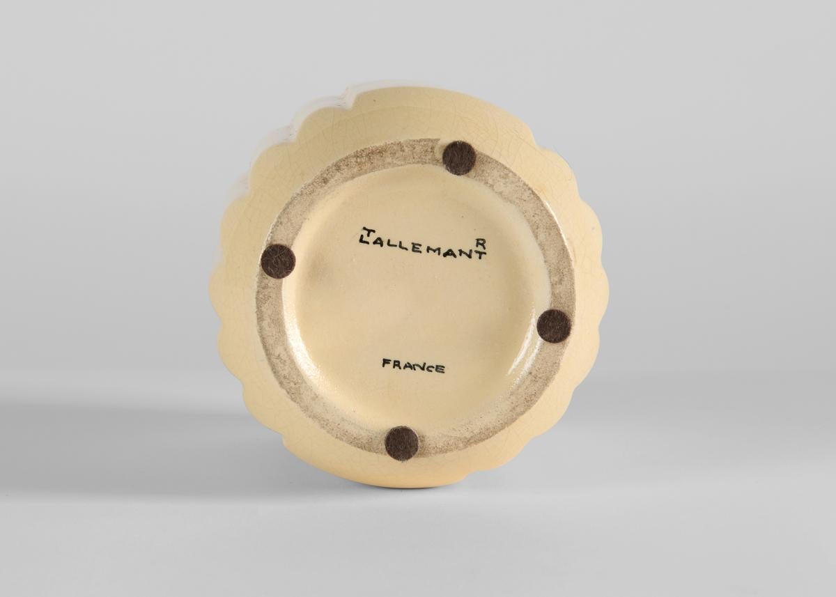 Francese Robert Lallemant, Vaso a coste color crema, Francia, 1930 ca. in vendita