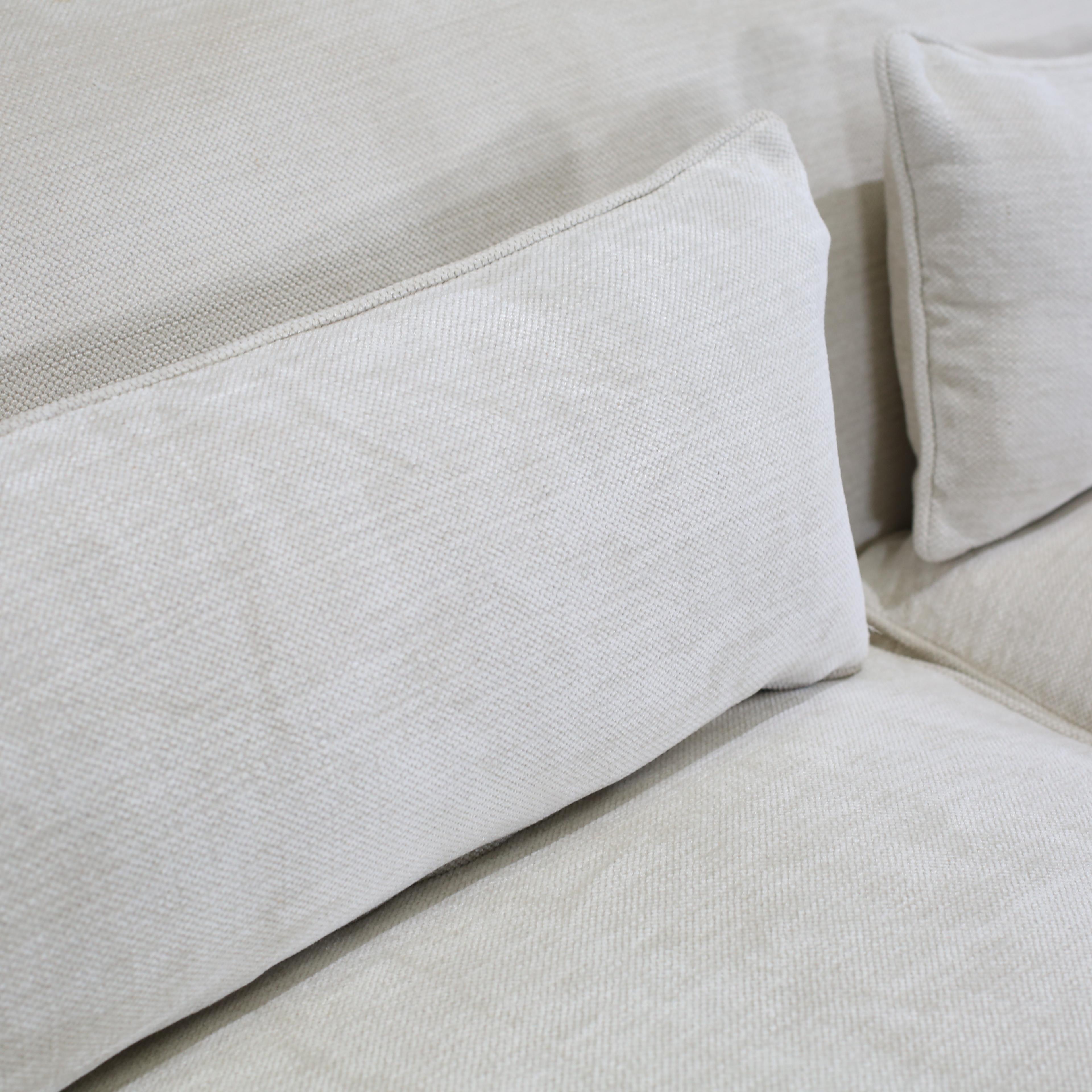 Moderno Robert Langfords Divano Esmerelda in vendita